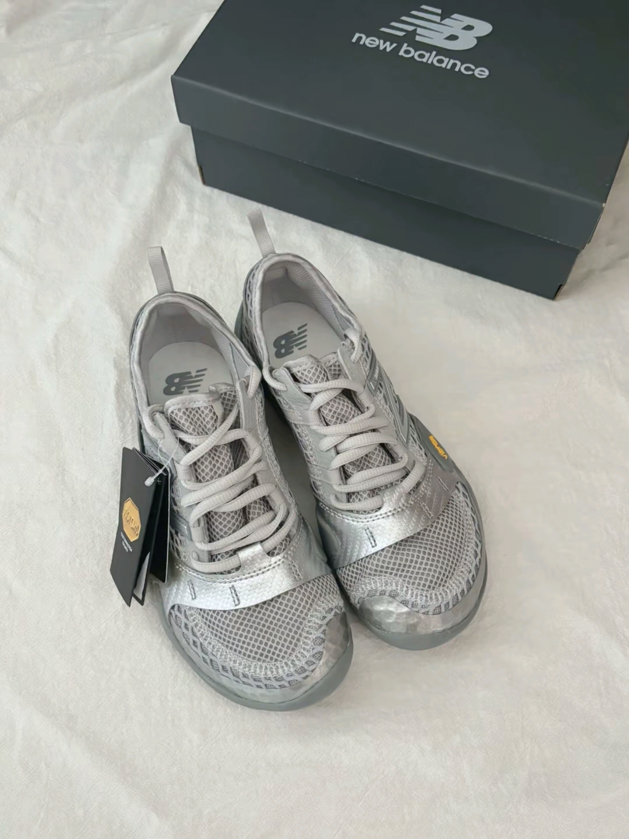New Balance Minimus MT10O Slate Grey Silver Metallic 착용 스타일