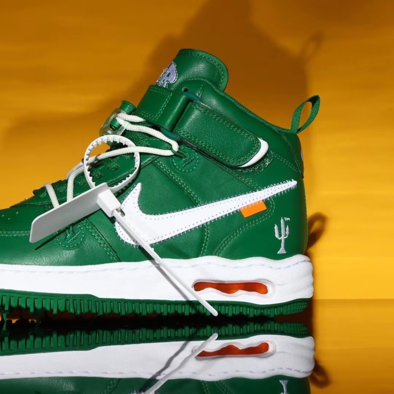 Nike x Off-White Air Force 1 Mid SP Leather Pine Green 착용 스타일 - 3