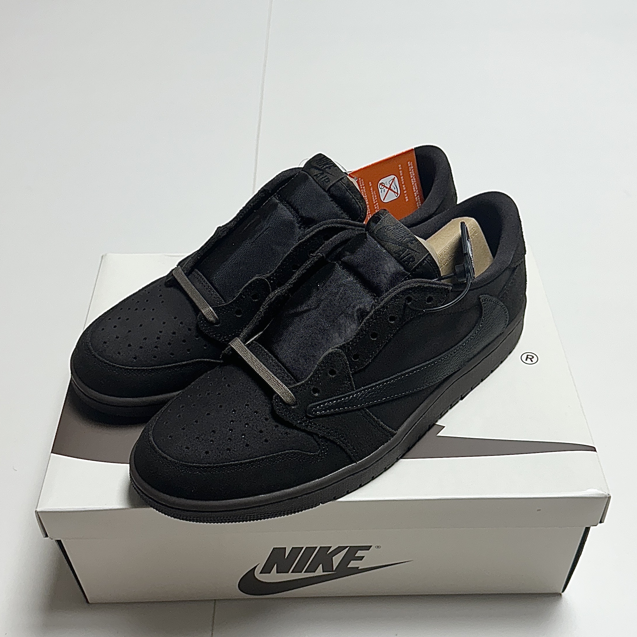 Jordan 1 x Travis Scott Retro Low OG SP Velvet Brown and Dark Mocha 착용 스타일 - 2