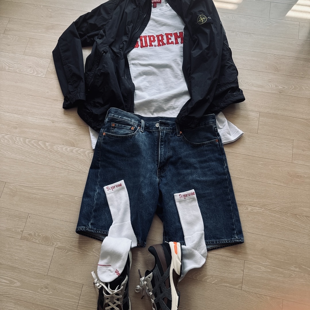 Levi's 468 Stay Loose Shorts Dark Indigo, Asics x Hal Studios Gel-1130 MK-II Forest 착용 스타일