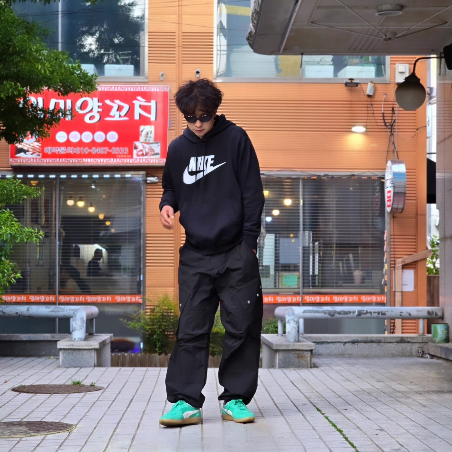 Nike NSW Club Fleece Graphic Pullover Hoodie black - Asia, Nike NSW Club Fleece Graphic Pullover Hoodie Black - US/EU 착용 스타일 - 2