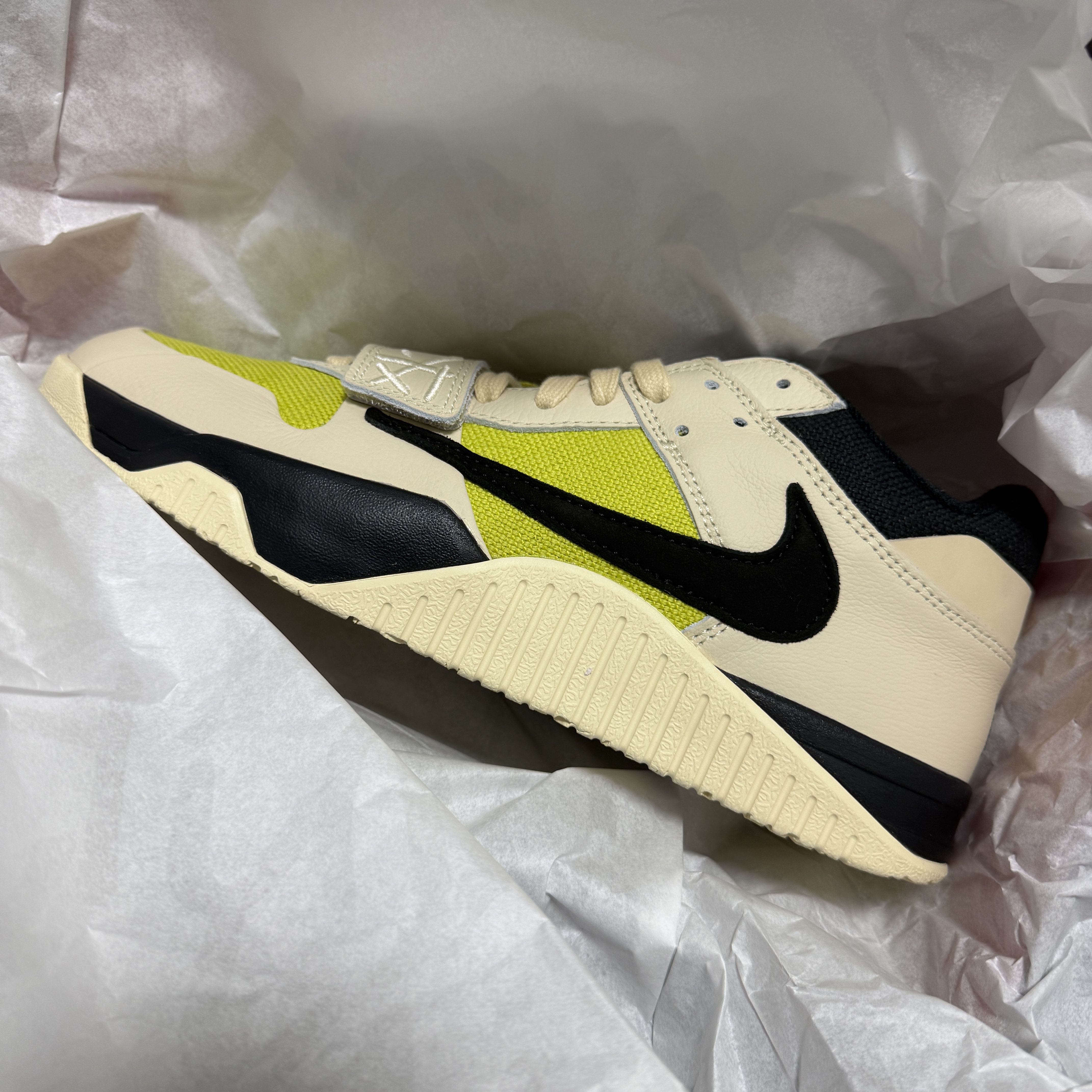 Jordan x Travis Scott Jumpman Jack TR Bright Cactus 착용 스타일 - 1