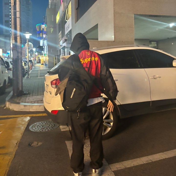 Supreme S Logo Track Jacket Black - 24FW, Salomon Trailblazer 20 Black 착용 스타일