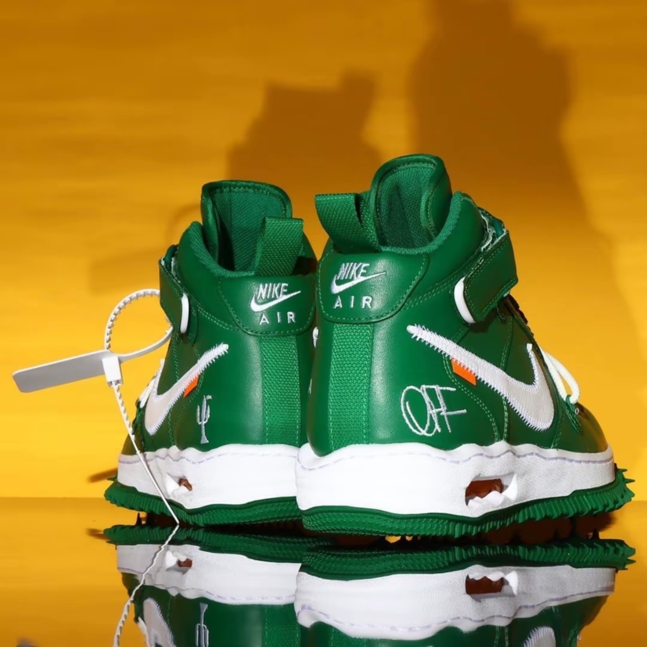 Nike x Off-White Air Force 1 Mid SP Leather Pine Green 착용 스타일 - 4