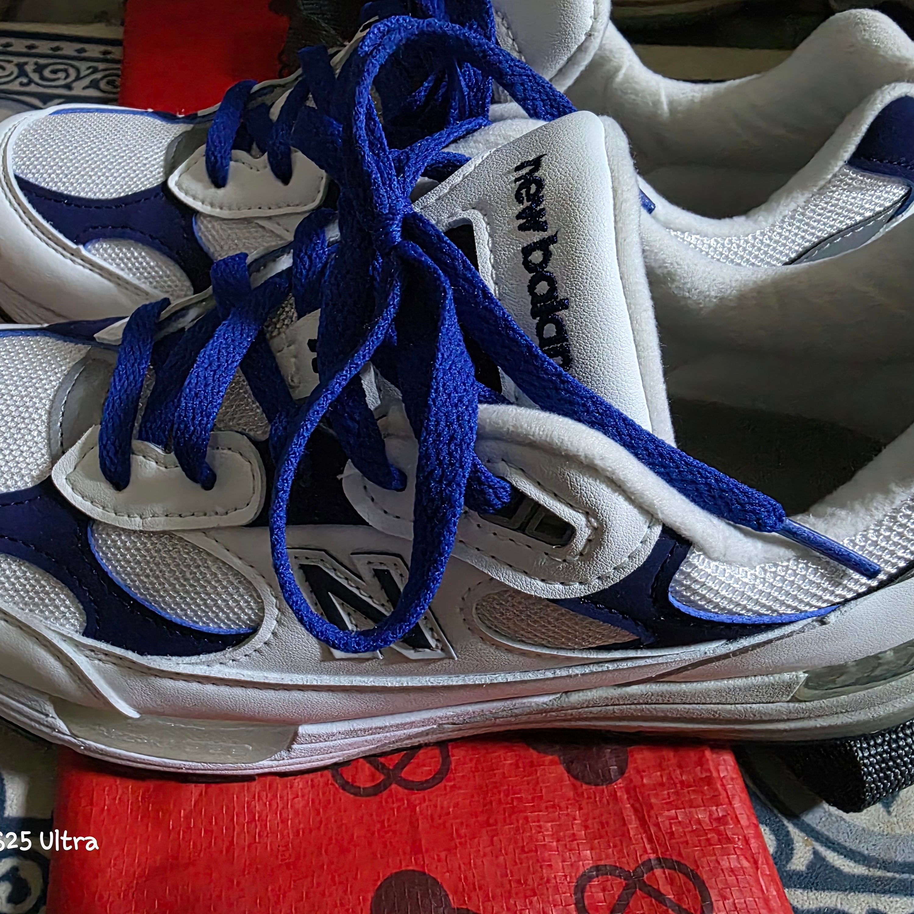 New Balance 992 Made in USA White Navy 착용 스타일 - 2