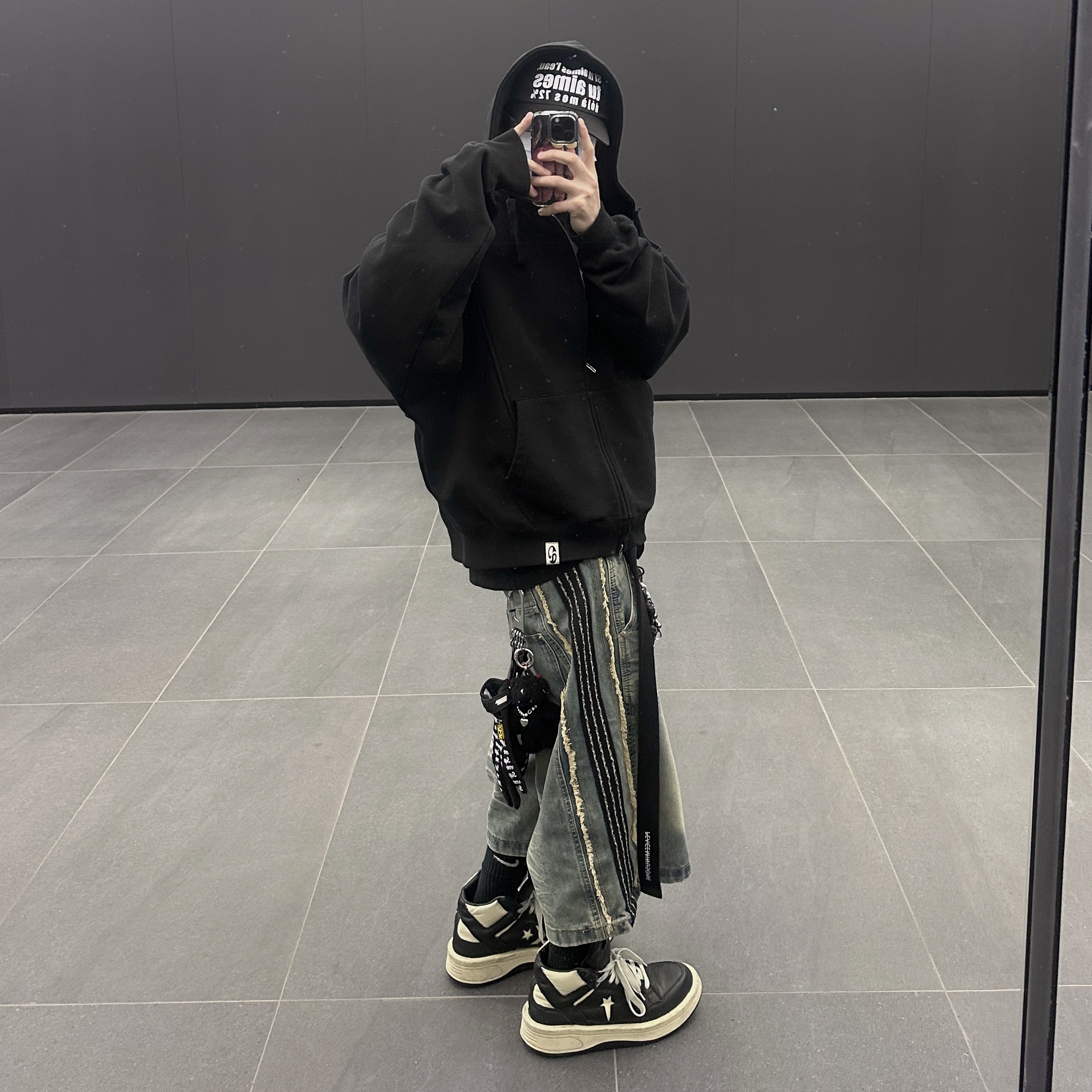 Converse x Drkshdw Turbowpn Black Cream, Balenciaga Support Ukraine LS T-Shirt Black 착용 스타일 - 1