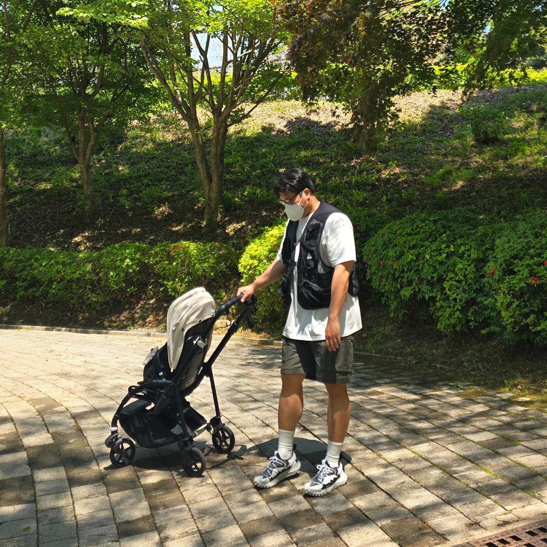 Nike ACG Buttles Vest Black - US/EU, Nike ACG Smith Summit Cargo Pants Sequoia Medium Olive - US/EU 착용 스타일