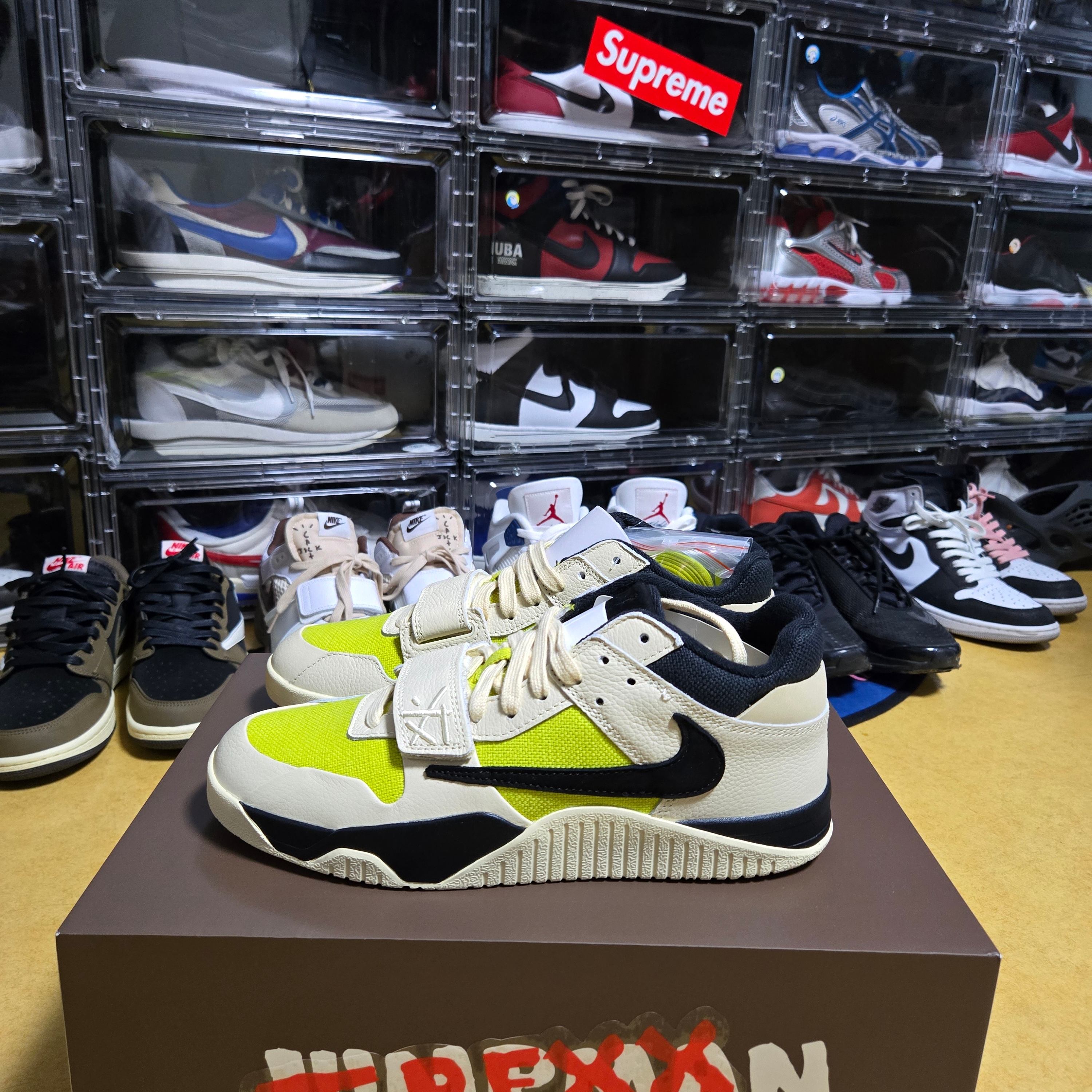 Jordan x Travis Scott Jumpman Jack TR Bright Cactus 착용 스타일 - 7