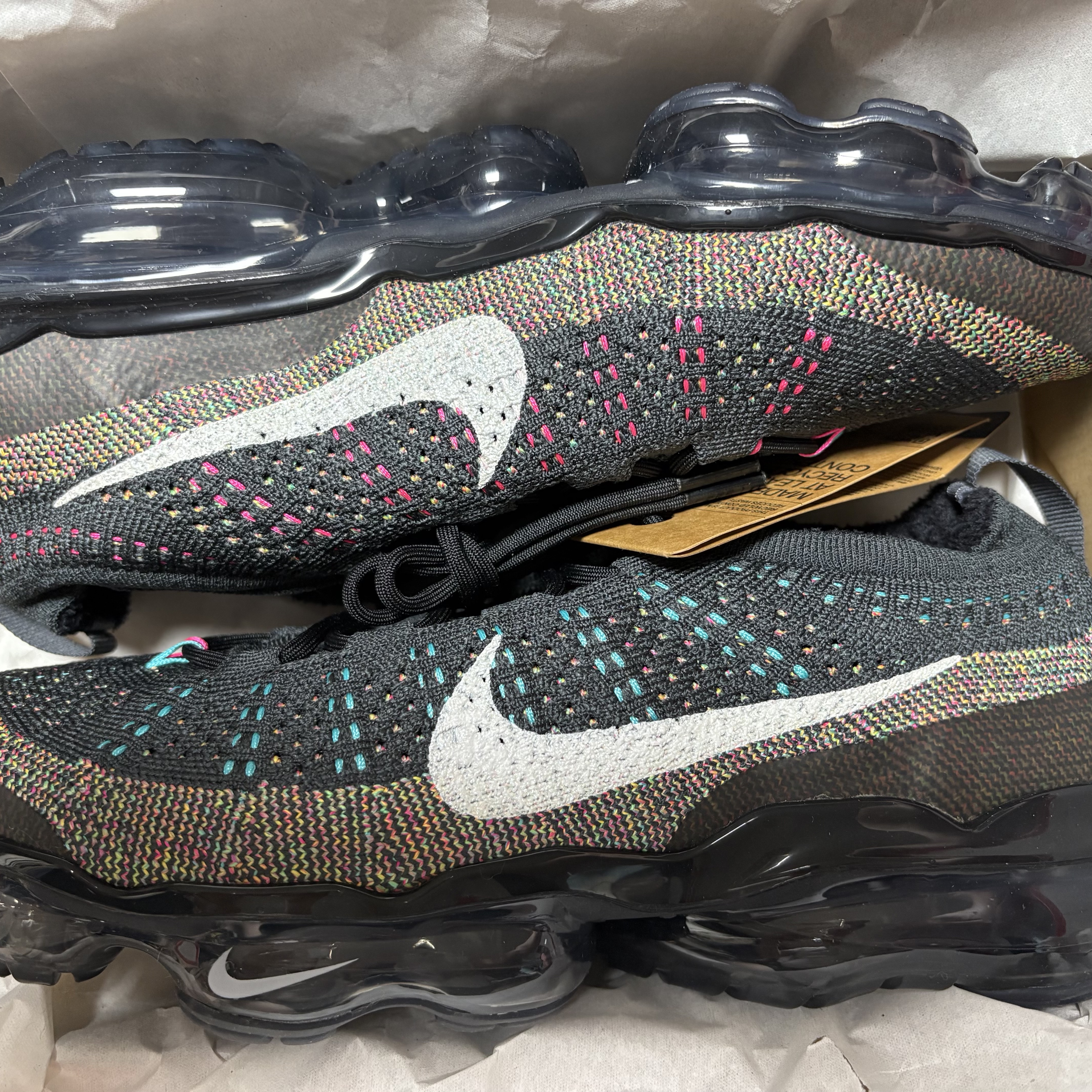 Nike Air Vapormax 2023 Flyknit Anthracite Black 착용 스타일 - 3