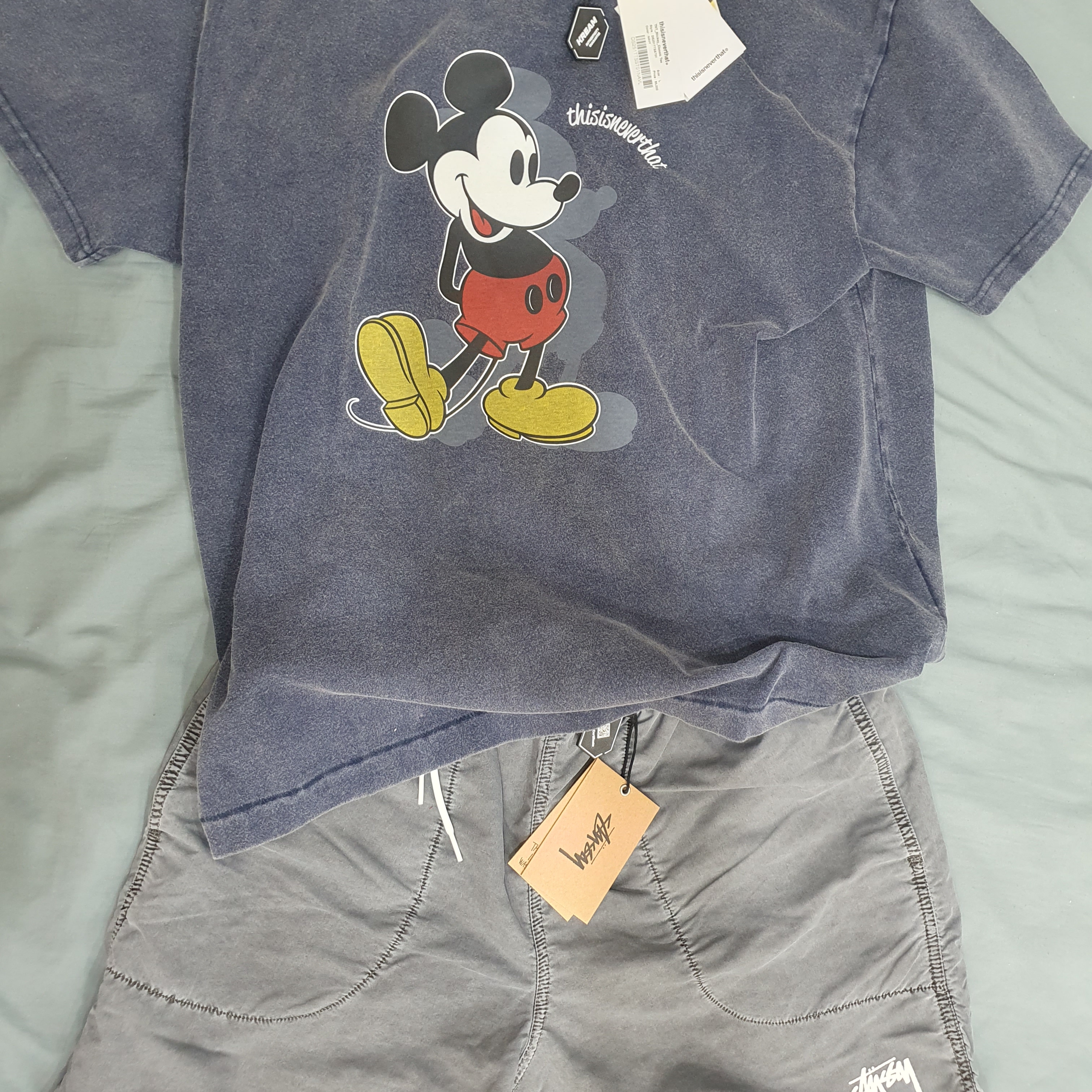 Thisisneverthat x Disney Mickey Classic T-Shirt Navy, Stussy Stock Water Pigment Short Charcoal 착용 스타일