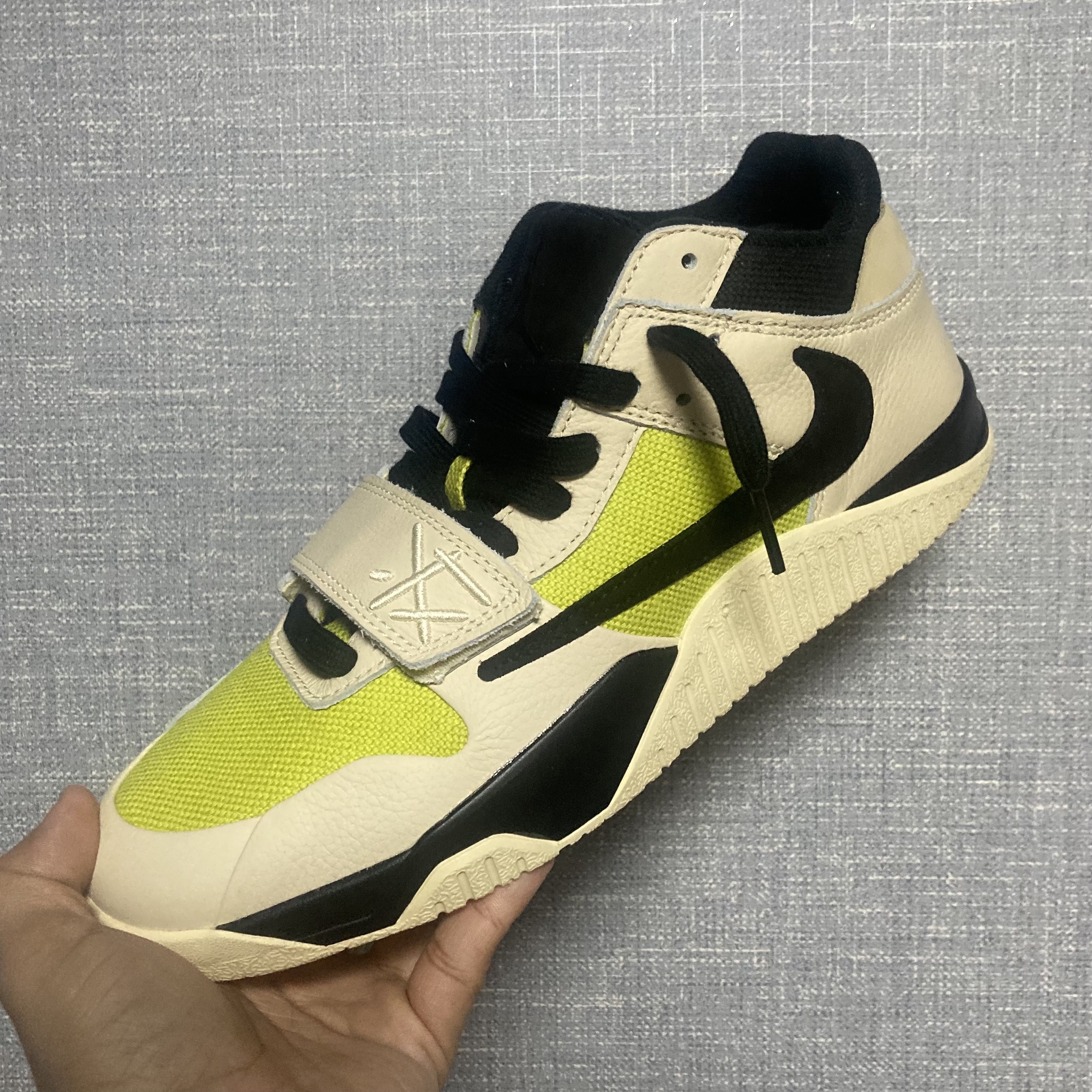 Jordan x Travis Scott Jumpman Jack TR Bright Cactus 착용 스타일 - 2