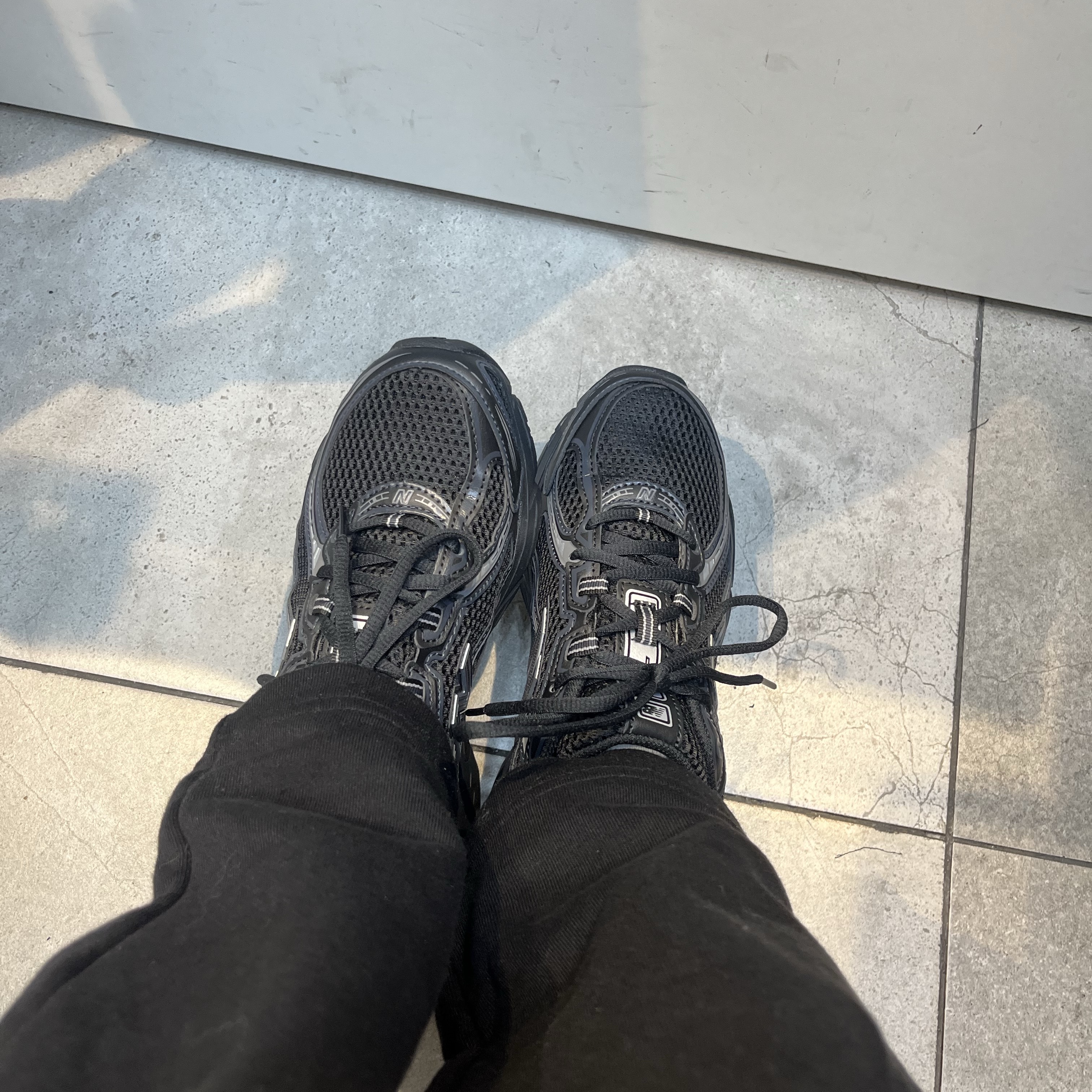 New Balance 740v2 Black Silver Metallic 착용 스타일