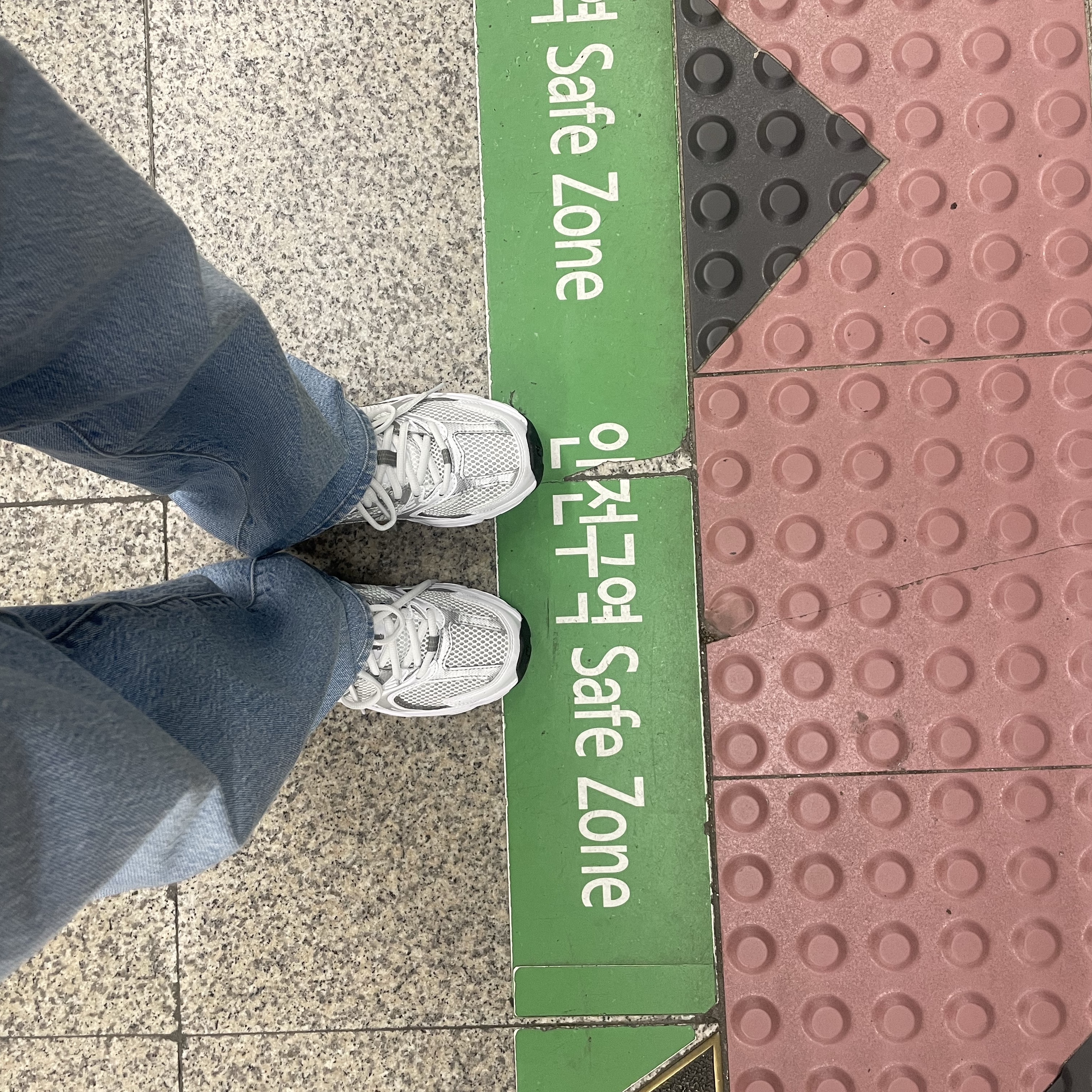 New Balance 530 White Silver 착용 스타일