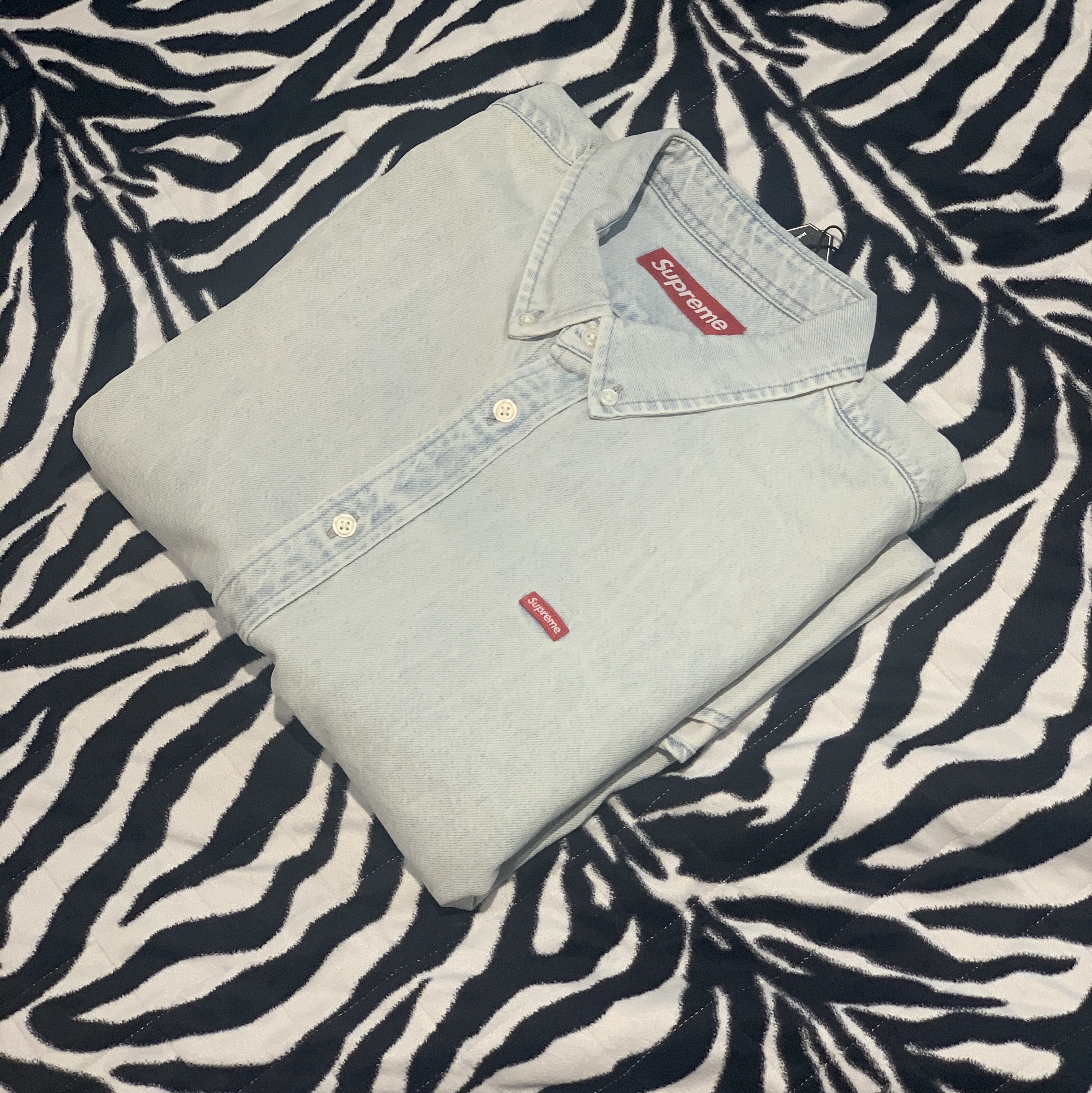 Supreme Small Box Shirt Washed Denim - 24FW 착용 스타일