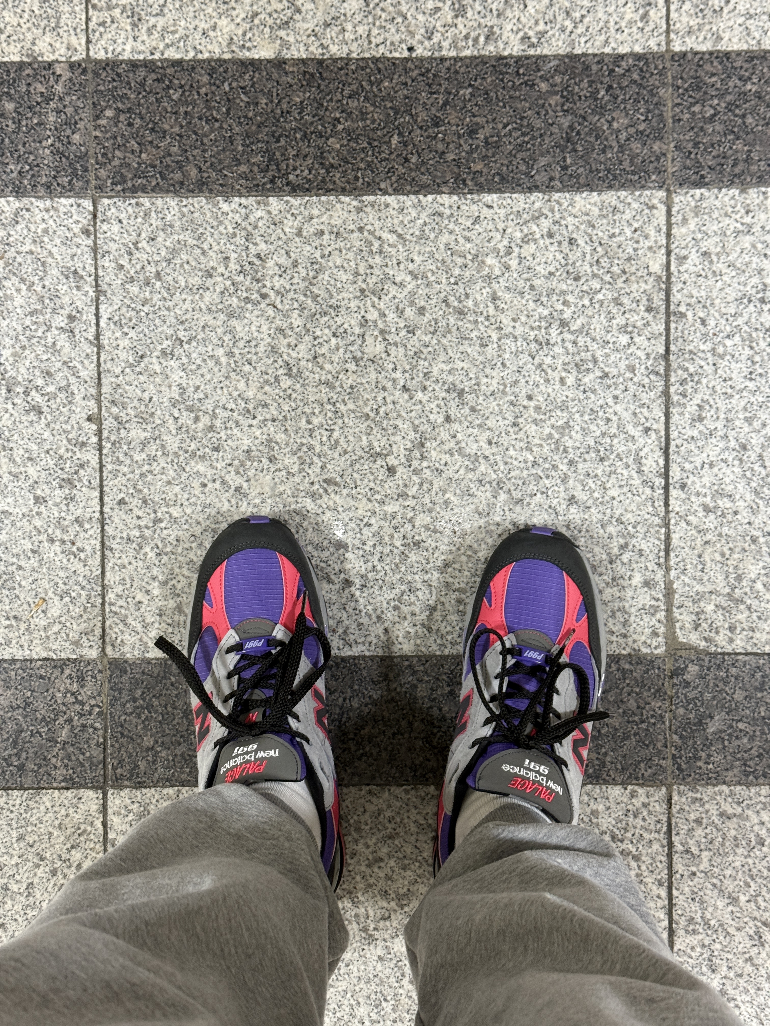 New Balance x Palace 991 Made in UK Black Ultra Violet 착용 스타일 - 3