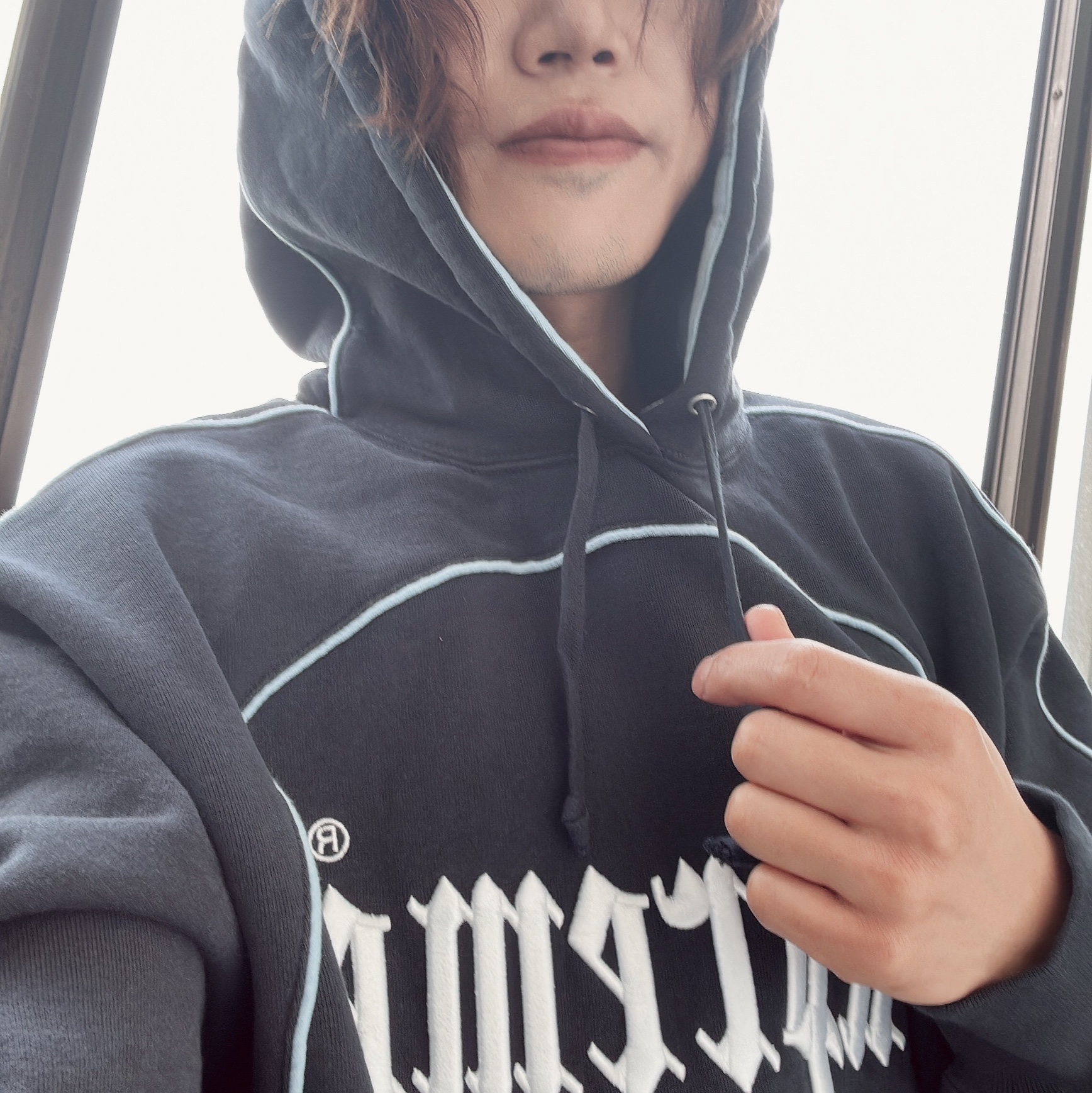 Supreme Curve Piping Hooded Sweatshirt Navy - 25SS 착용 스타일