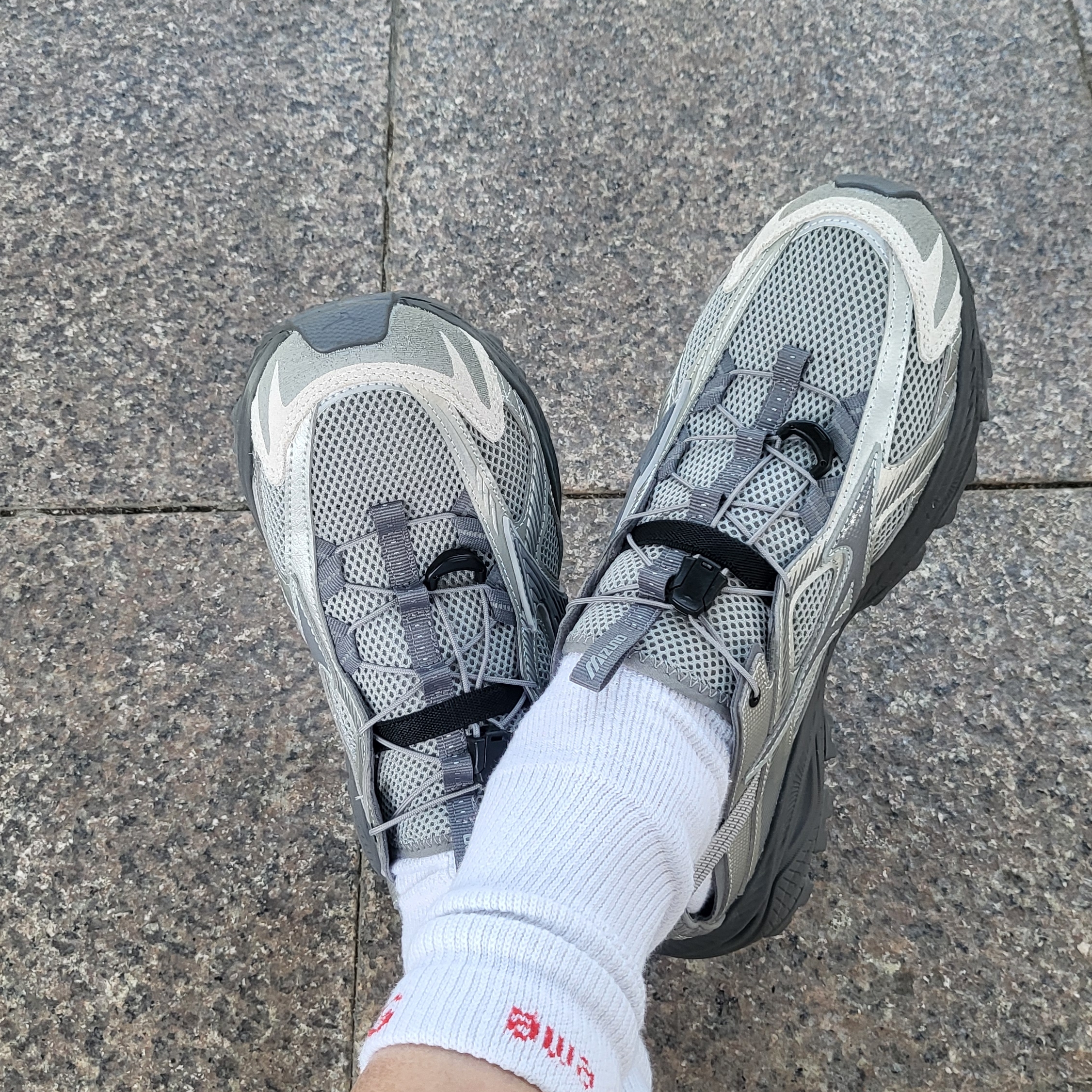 Mizuno Racer Trail SE Silver Grey 착용 스타일 - 2