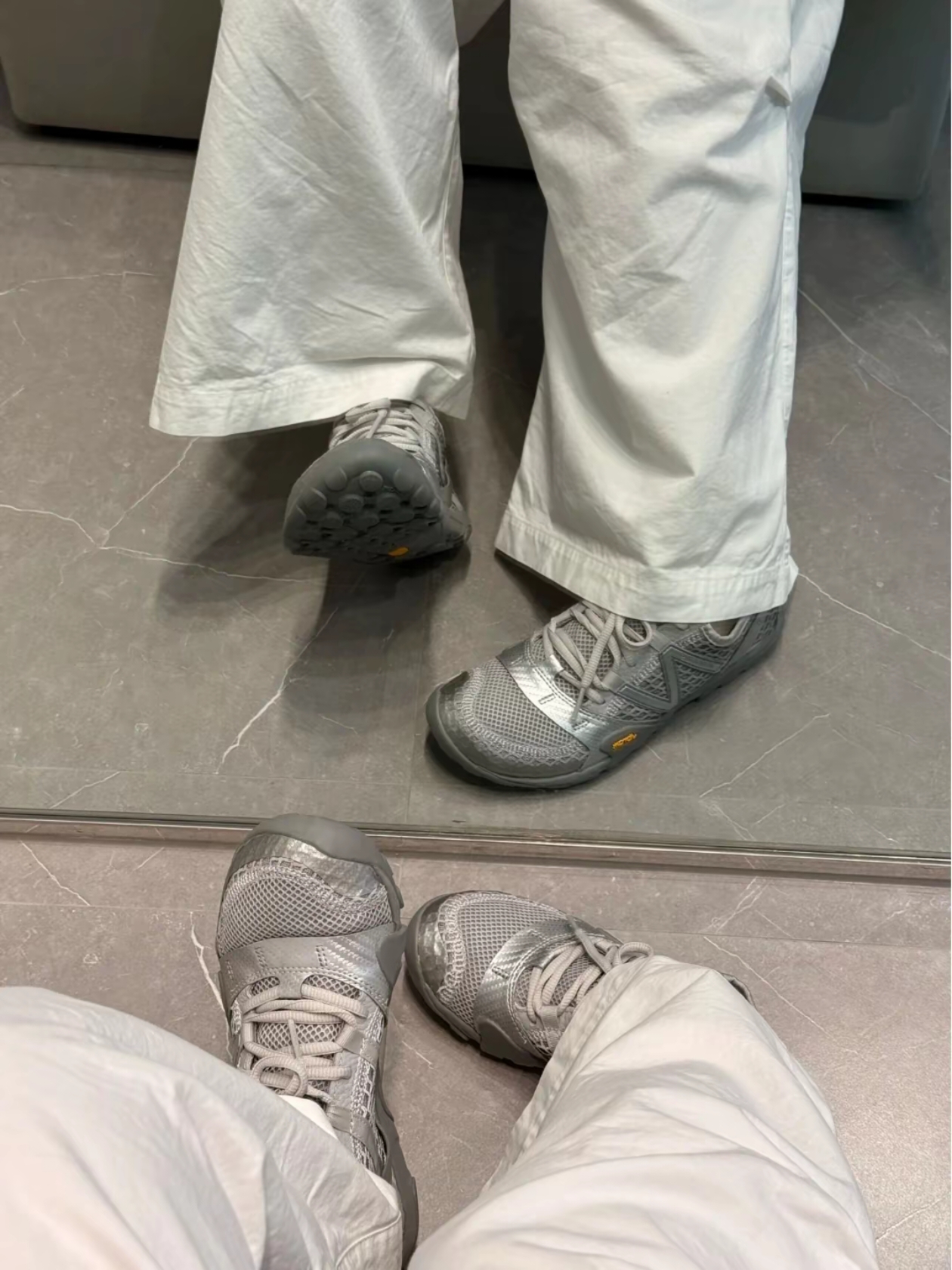 New Balance Minimus MT10O Slate Grey Silver Metallic 착용 스타일