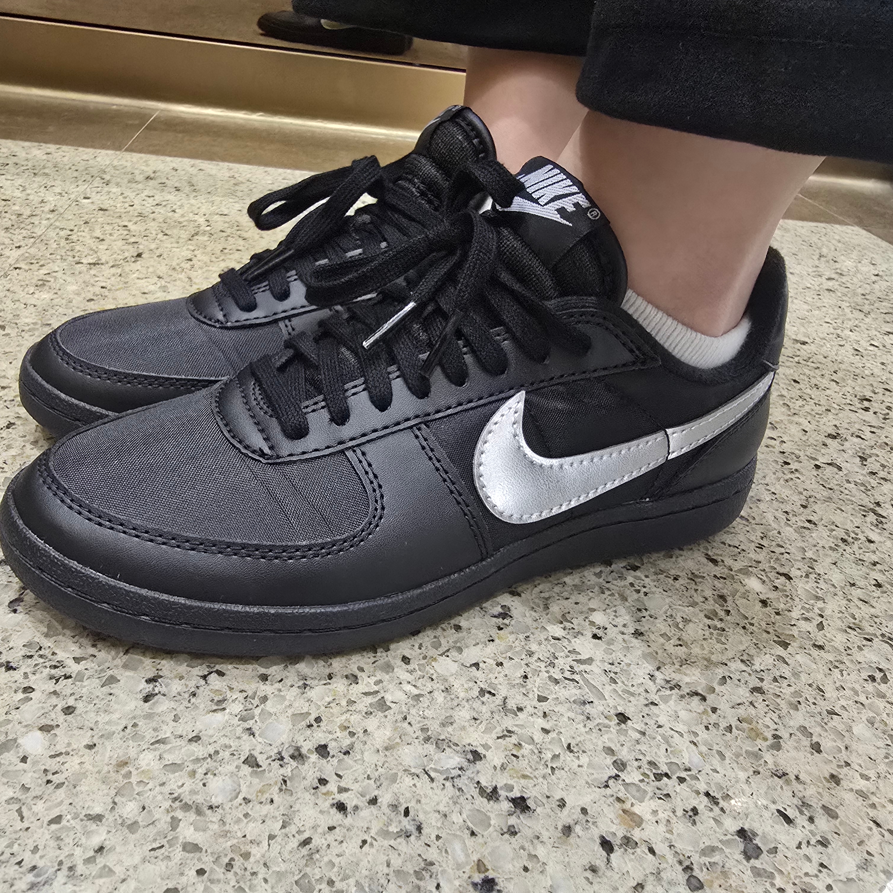 (W) Nike Field General 82 Black Grey 착용 스타일 - 2