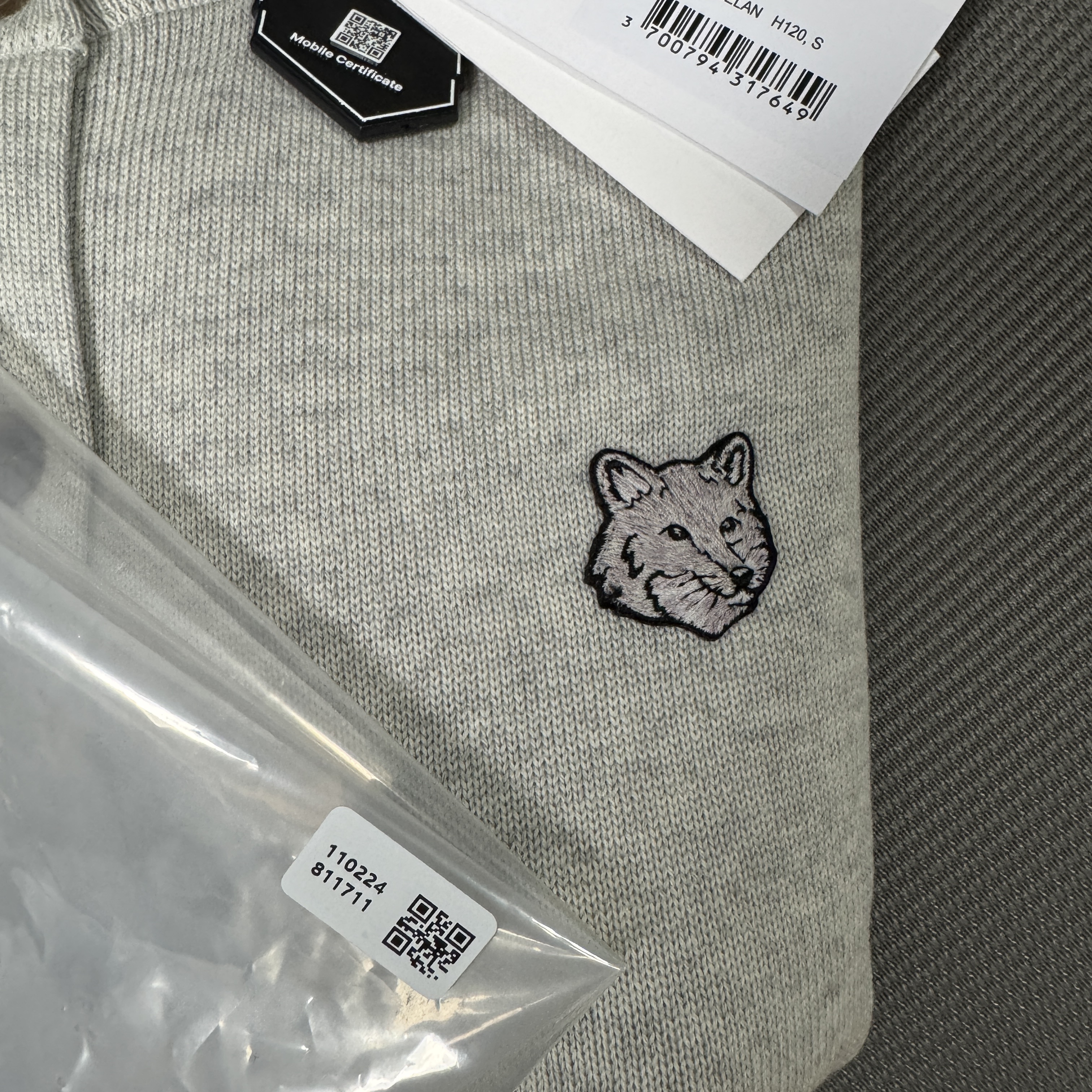(W) Maison Kitsune Bold Fox Head Patch Regular Cardigan Light Grey Melange 착용 스타일 - 3