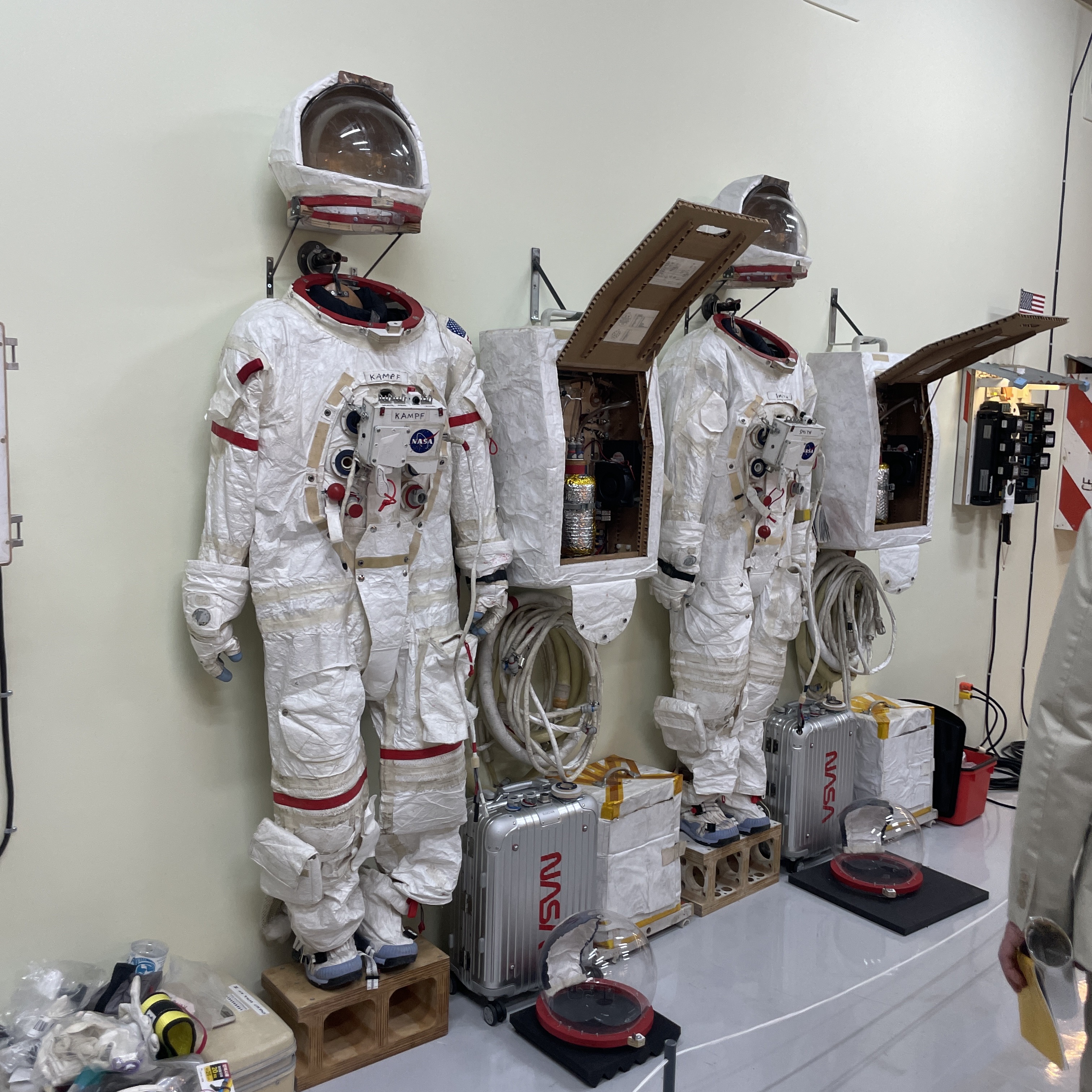 Nike ACG Storm-Fit ADV Cascade Rains Full Zip Jacket Black - Asia, Jordan 1 x Travis Scott Retro Low OG SP Velvet Brown and Dark Mocha 착용 스타일 - 2