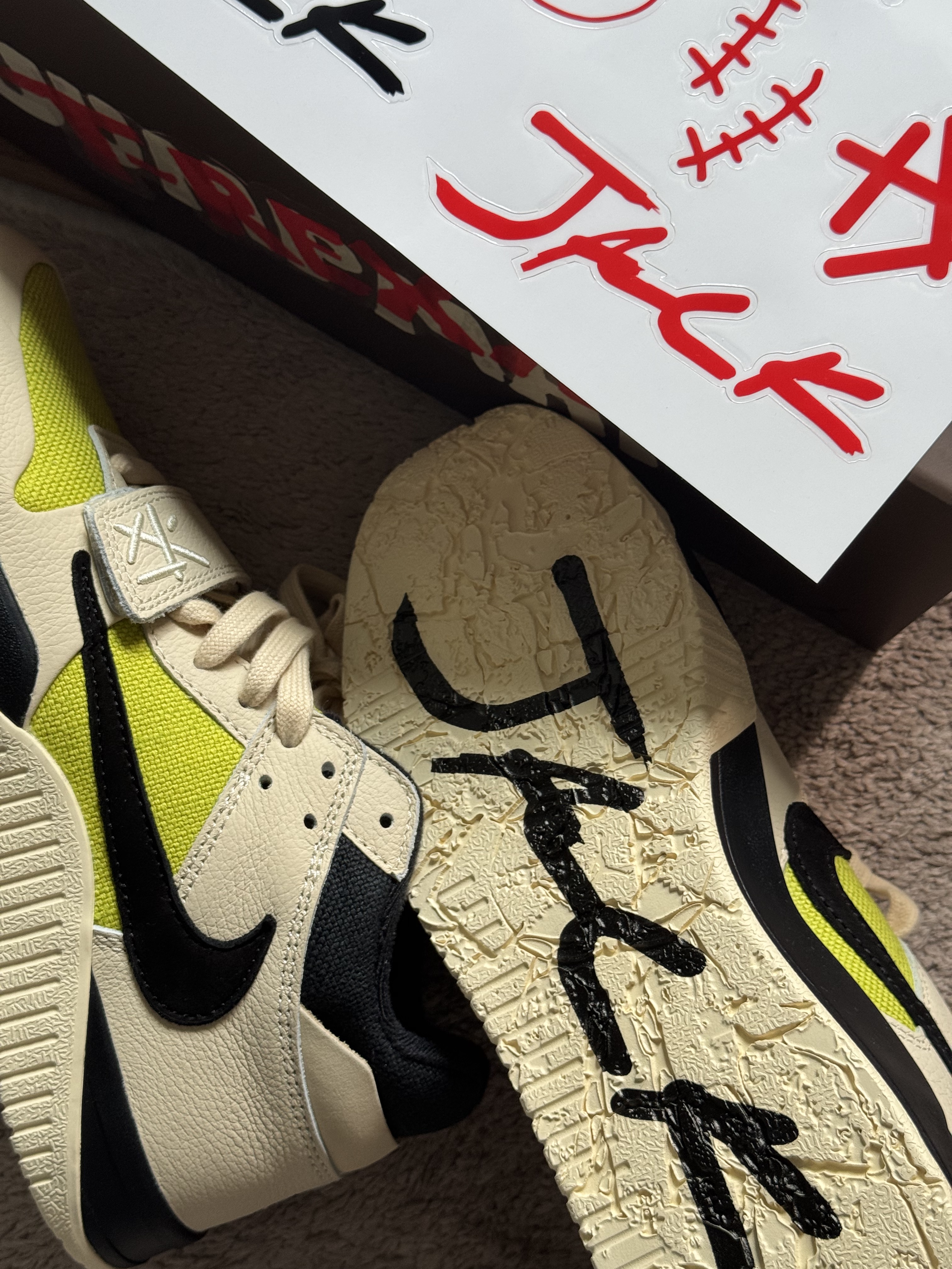 Jordan x Travis Scott Jumpman Jack TR Bright Cactus 착용 스타일 - 1