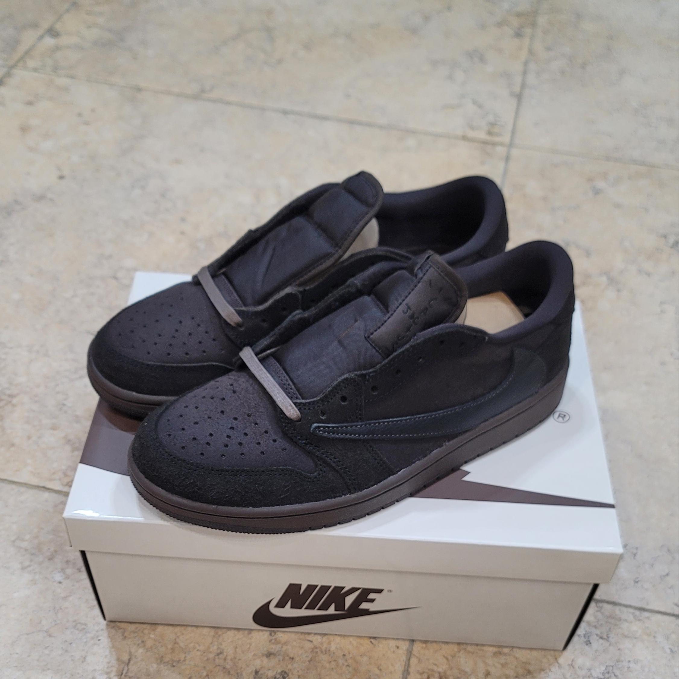Jordan 1 x Travis Scott Retro Low OG SP Velvet Brown and Dark Mocha 착용 스타일