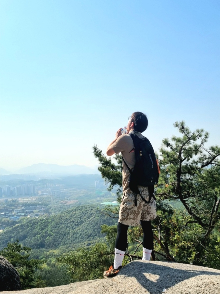 Nike ACG Print Trail Shorts Light Iron Ore - Asia, Nike ACG Mountain Fly Low Gore-Tex SE Hazel Rush 착용 스타일 - 1