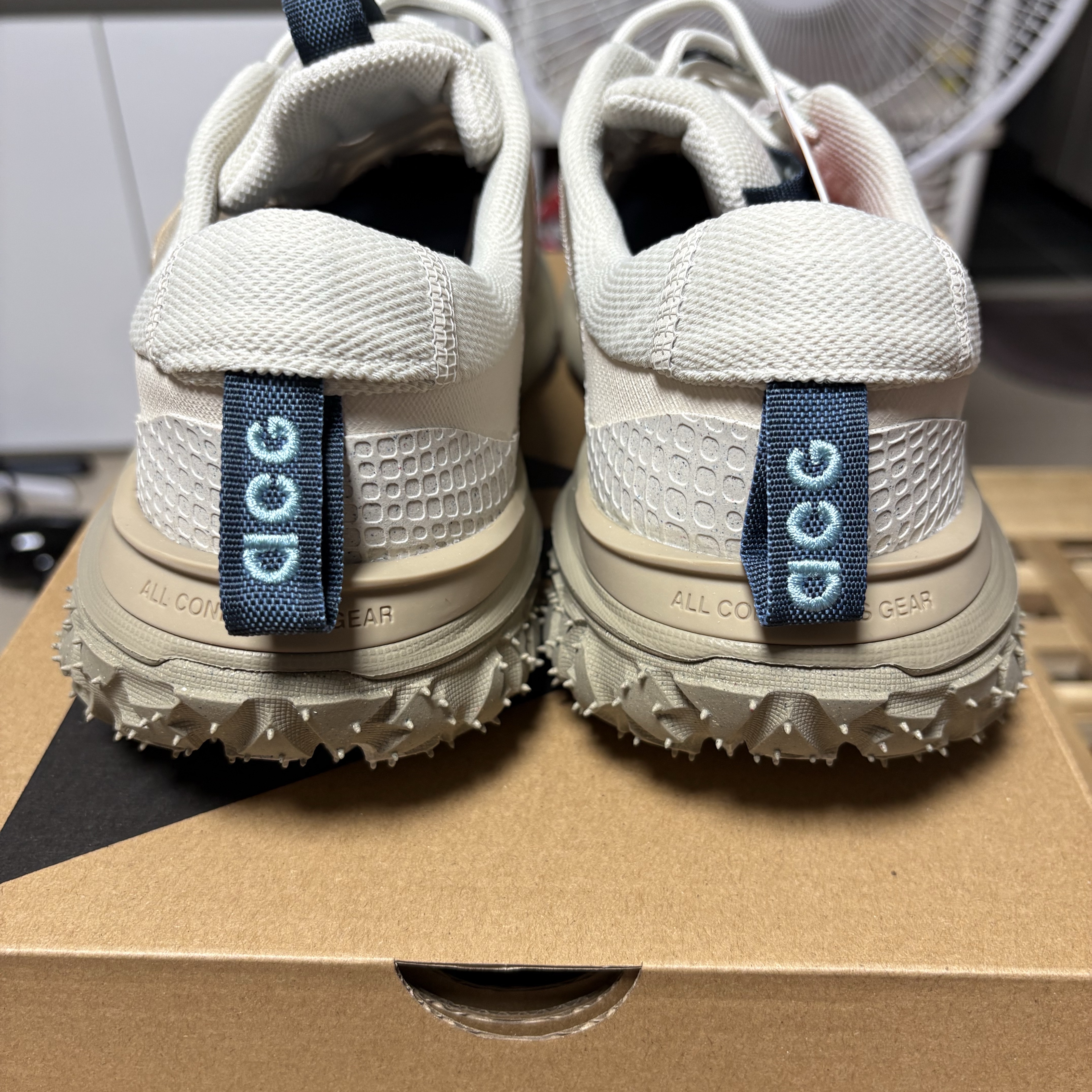Nike ACG Mountain Fly 2 Low Light Orewood Brown Khaki 착용 스타일 - 5