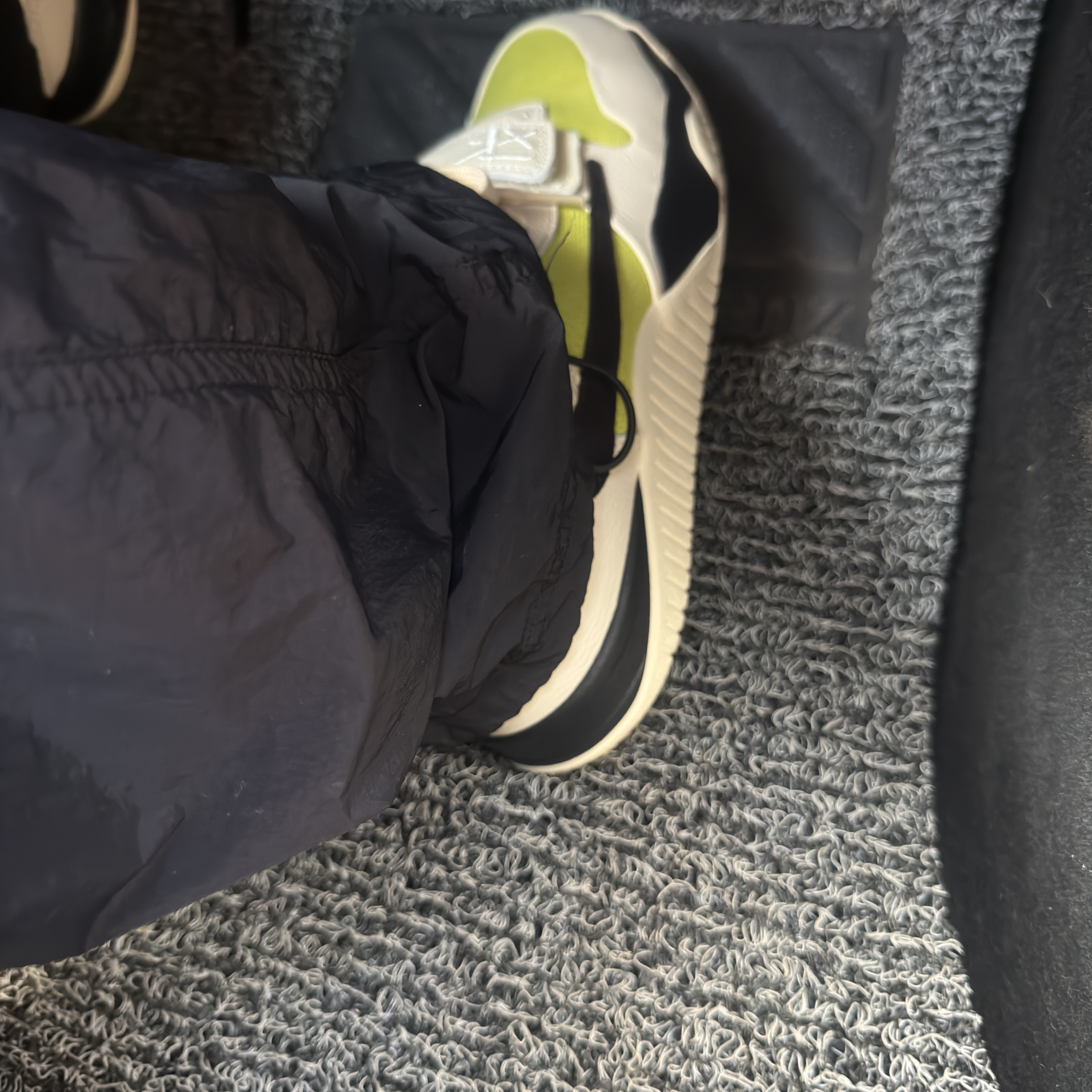 Jordan x Travis Scott Jumpman Jack TR Bright Cactus 착용 스타일