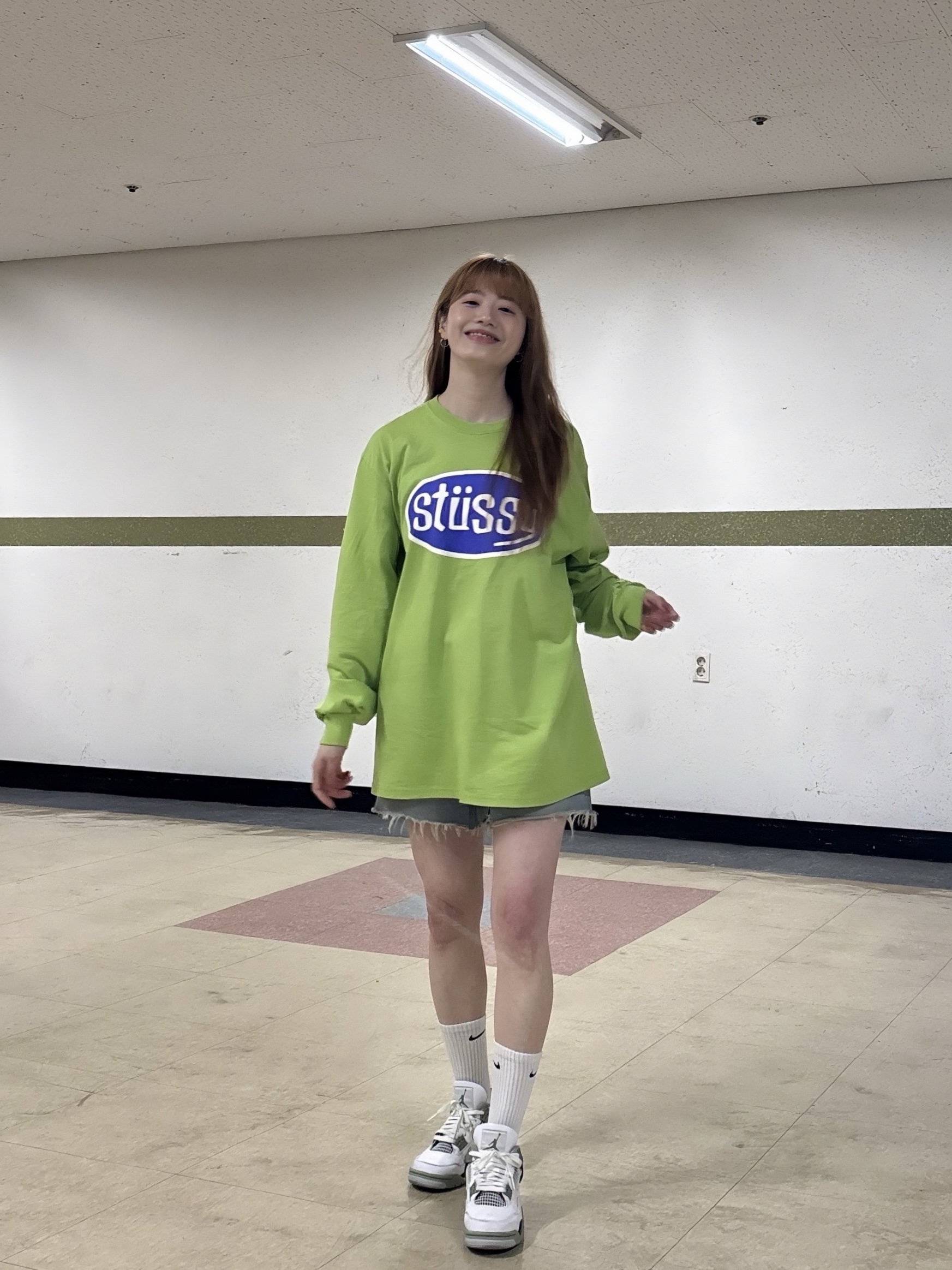 (W) Jordan 4 Retro Oil Green, Stussy Pitstop LS T-Shirt Tea 착용 스타일 - 2