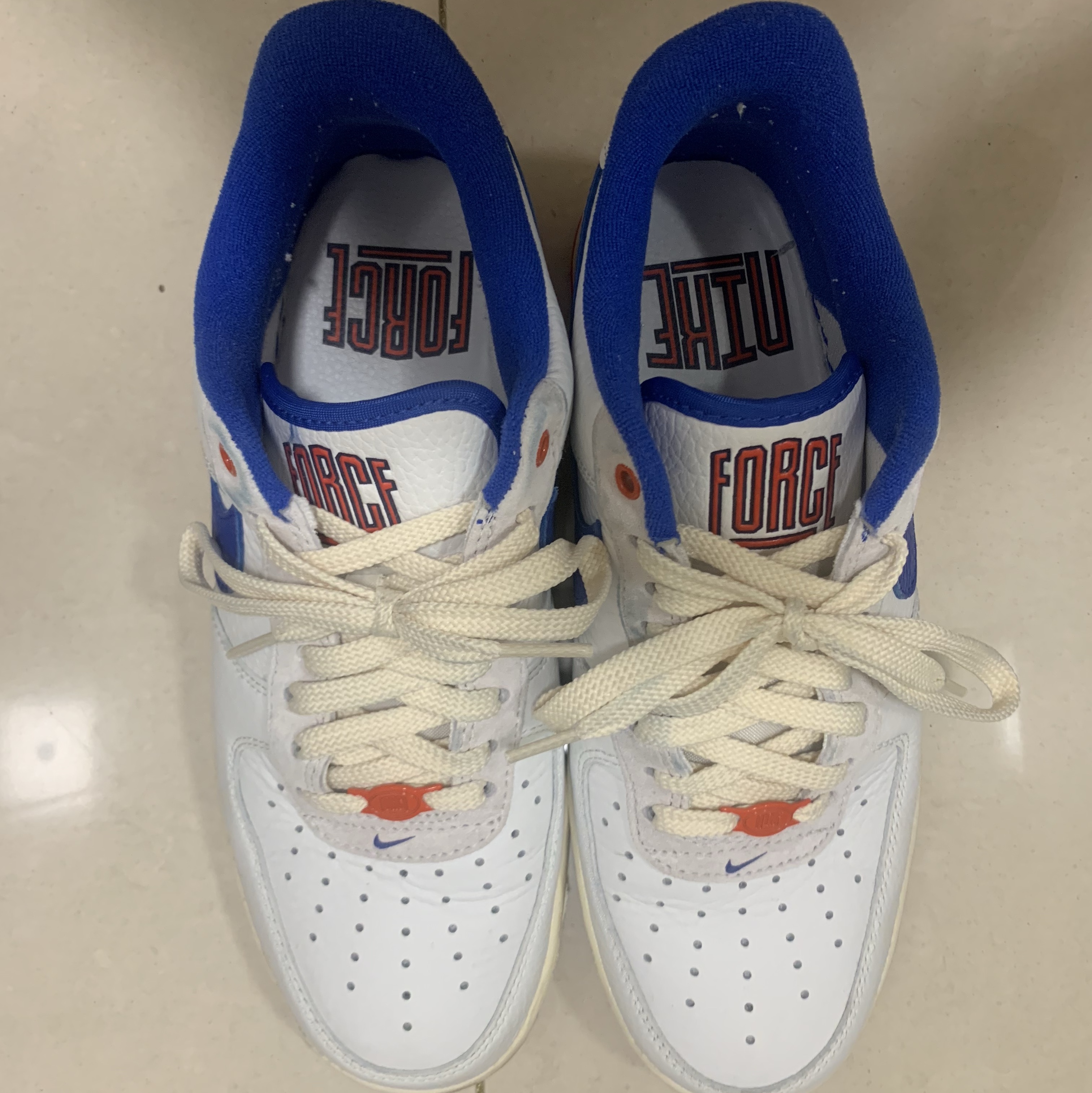 (W) Nike Air Force 1 '07 LX University Blue and Summit White 착용 스타일