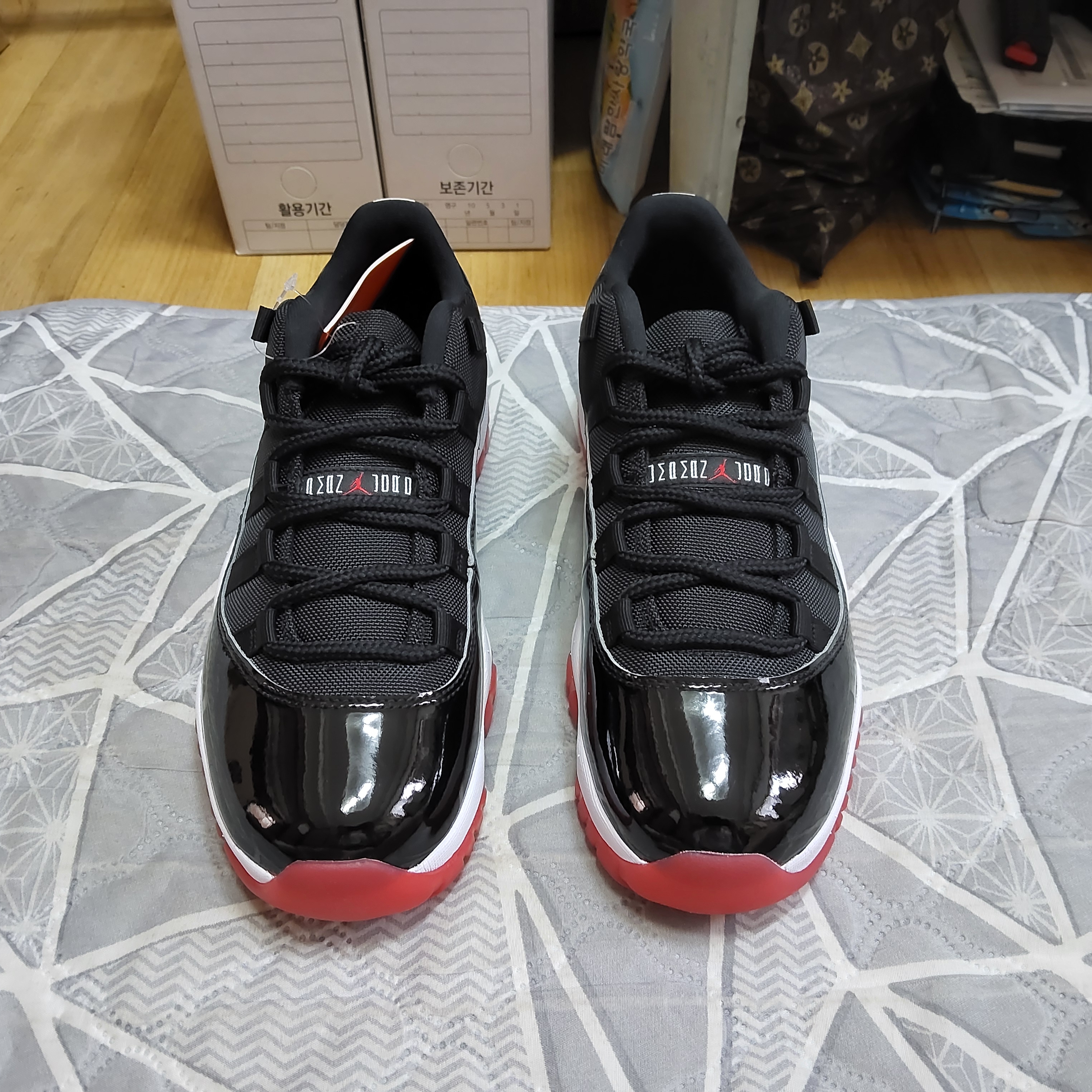 Jordan 11 Retro Low Bred 2025 착용 스타일 - 3