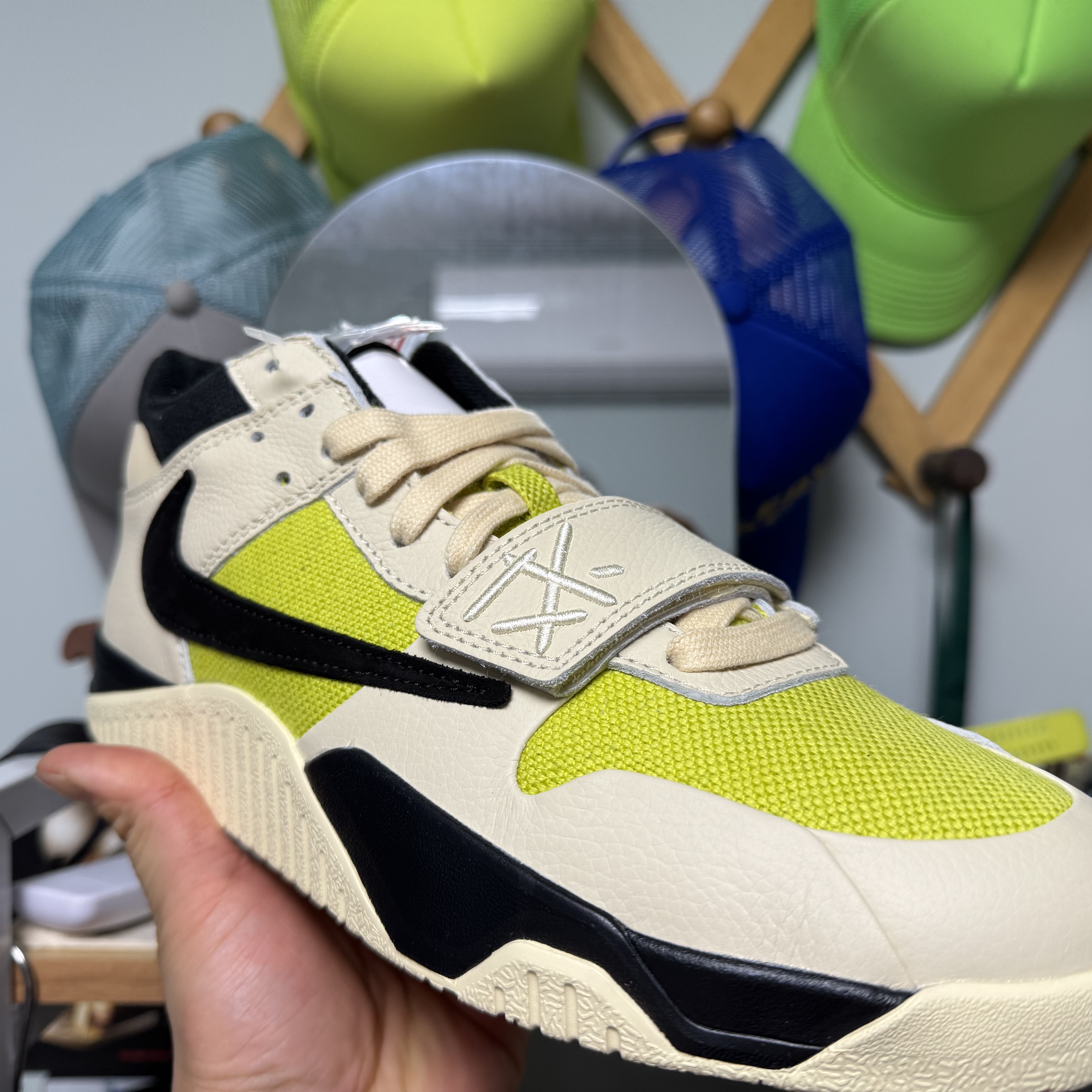 Jordan x Travis Scott Jumpman Jack TR Bright Cactus 착용 스타일 - 1