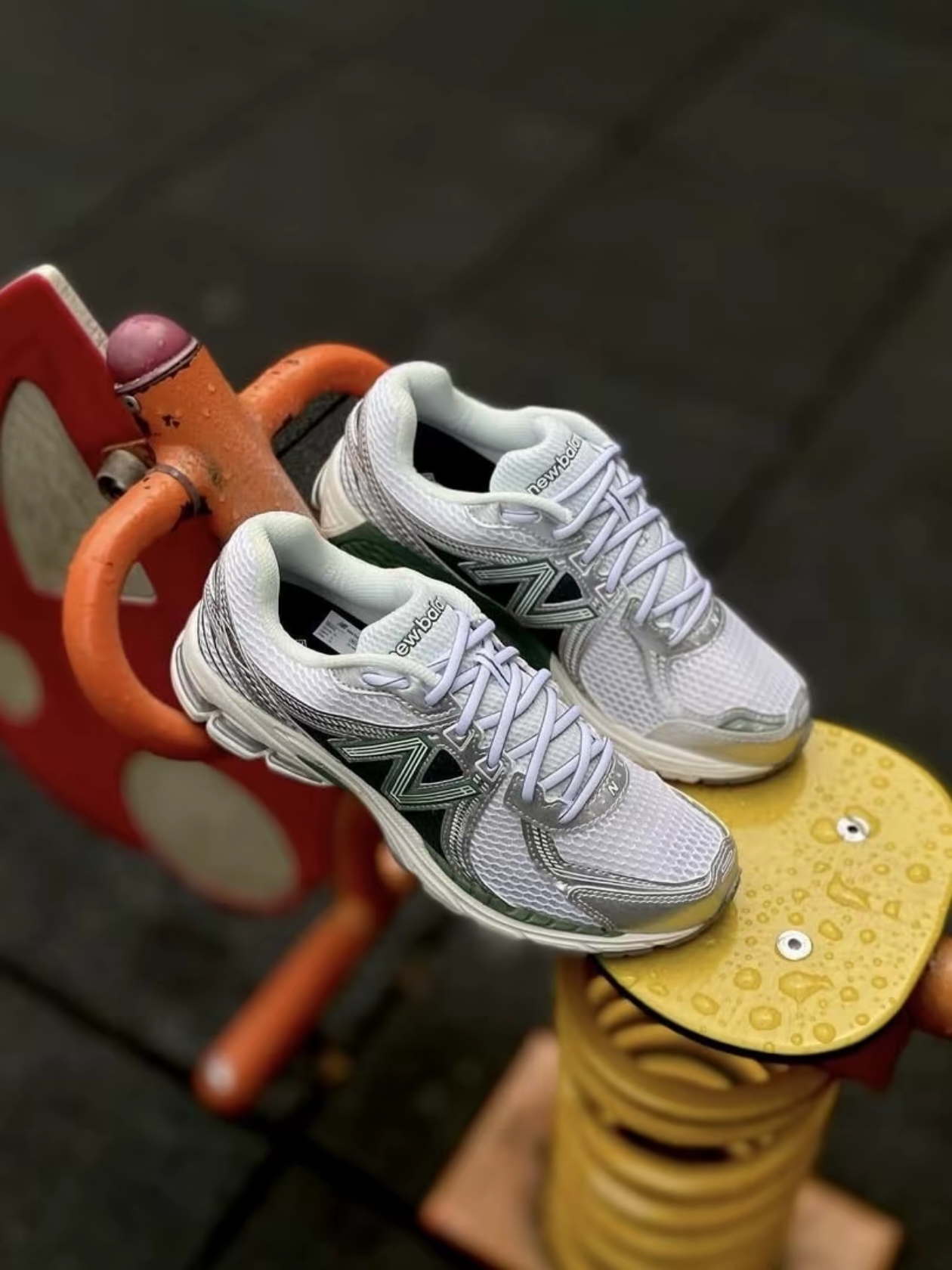 New Balance 860v2 Mallard Green Silver 착용 스타일