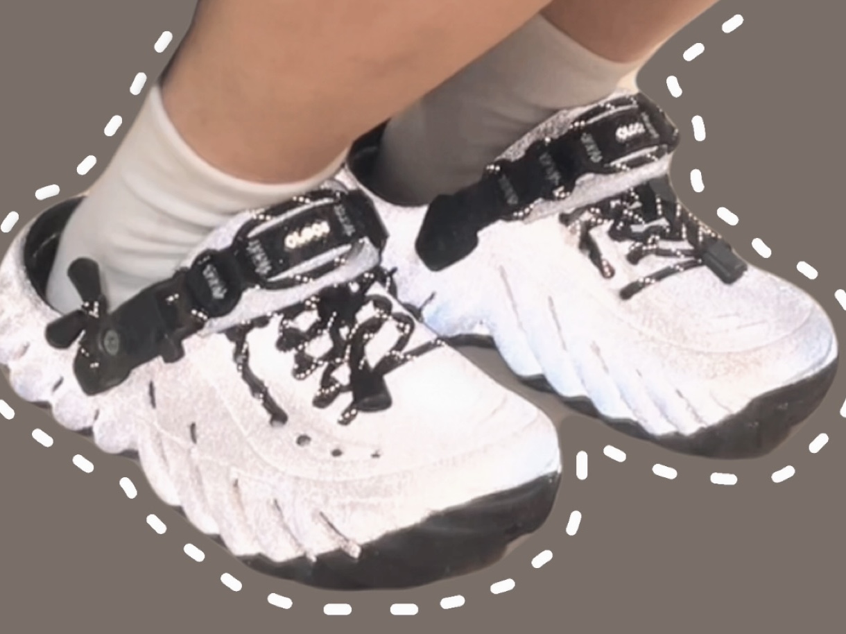Crocs Echo Reflective Clog Black 착용 스타일 - 1