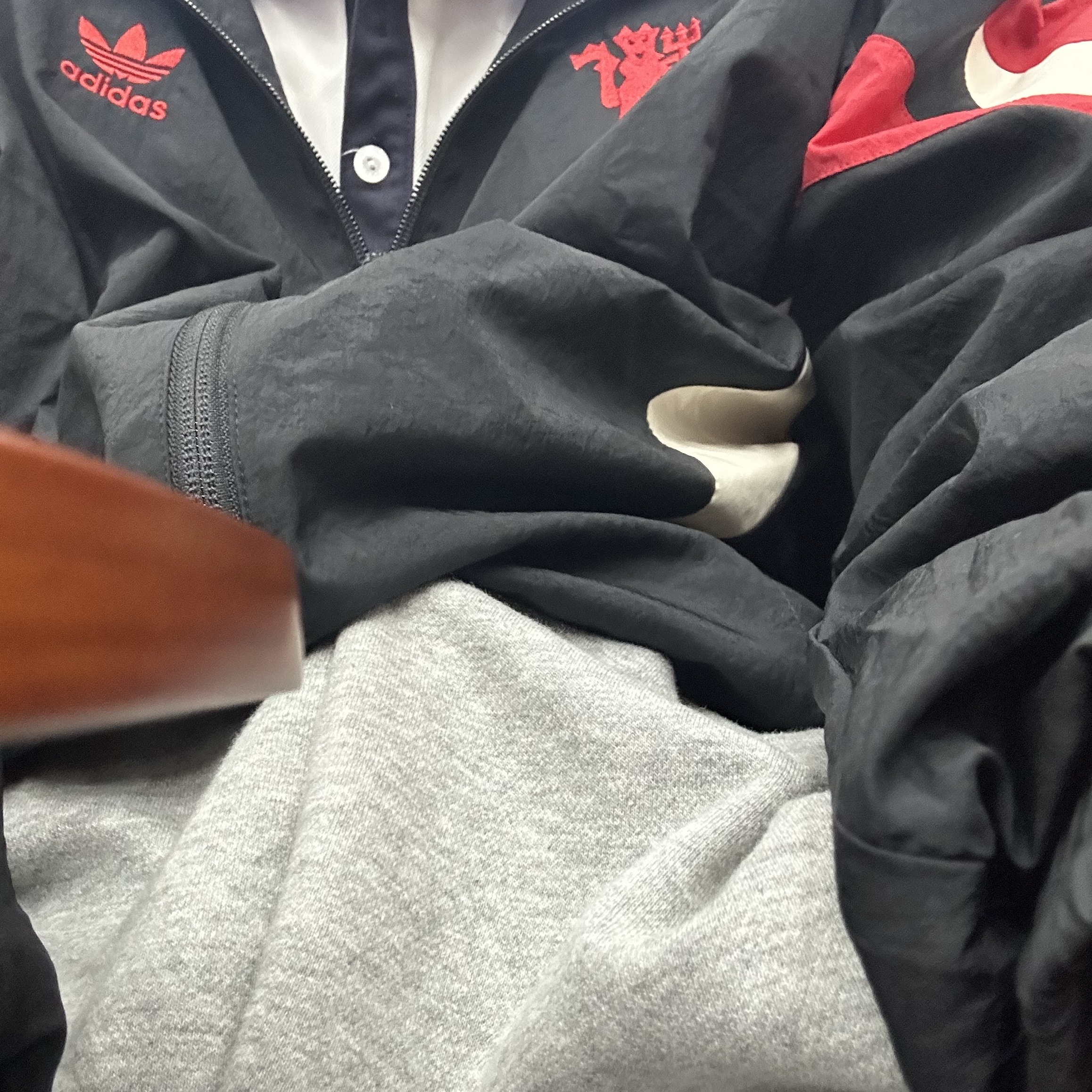 Adidas Manchester United Originals Track Top Black Red - KR Sizing 착용 스타일