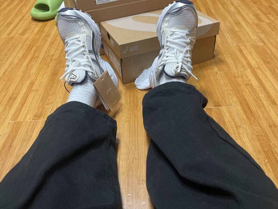 (W) Asics Gel-Kayano 14 White Midnight 착용 스타일