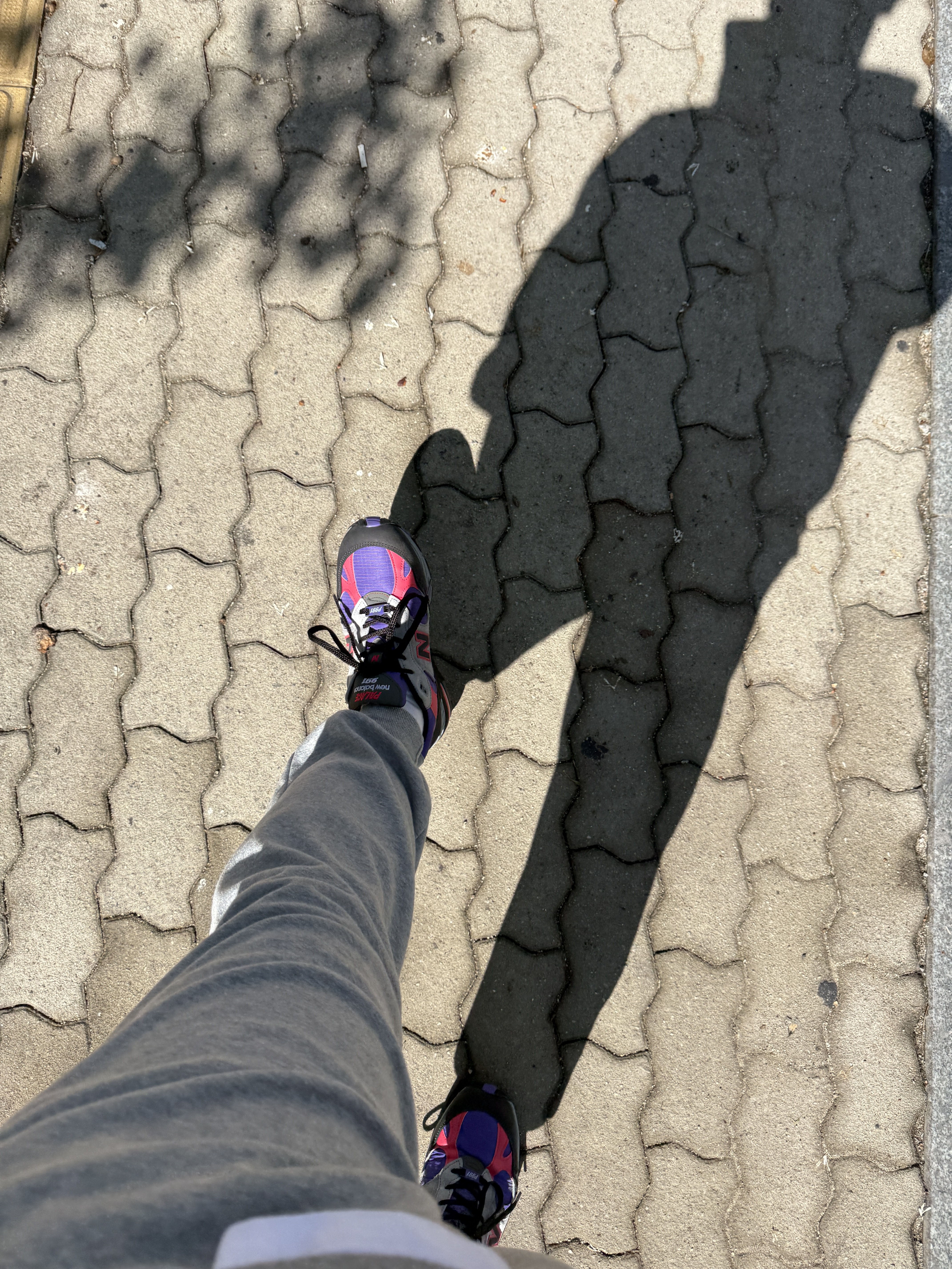 New Balance x Palace 991 Made in UK Black Ultra Violet 착용 스타일 - 1