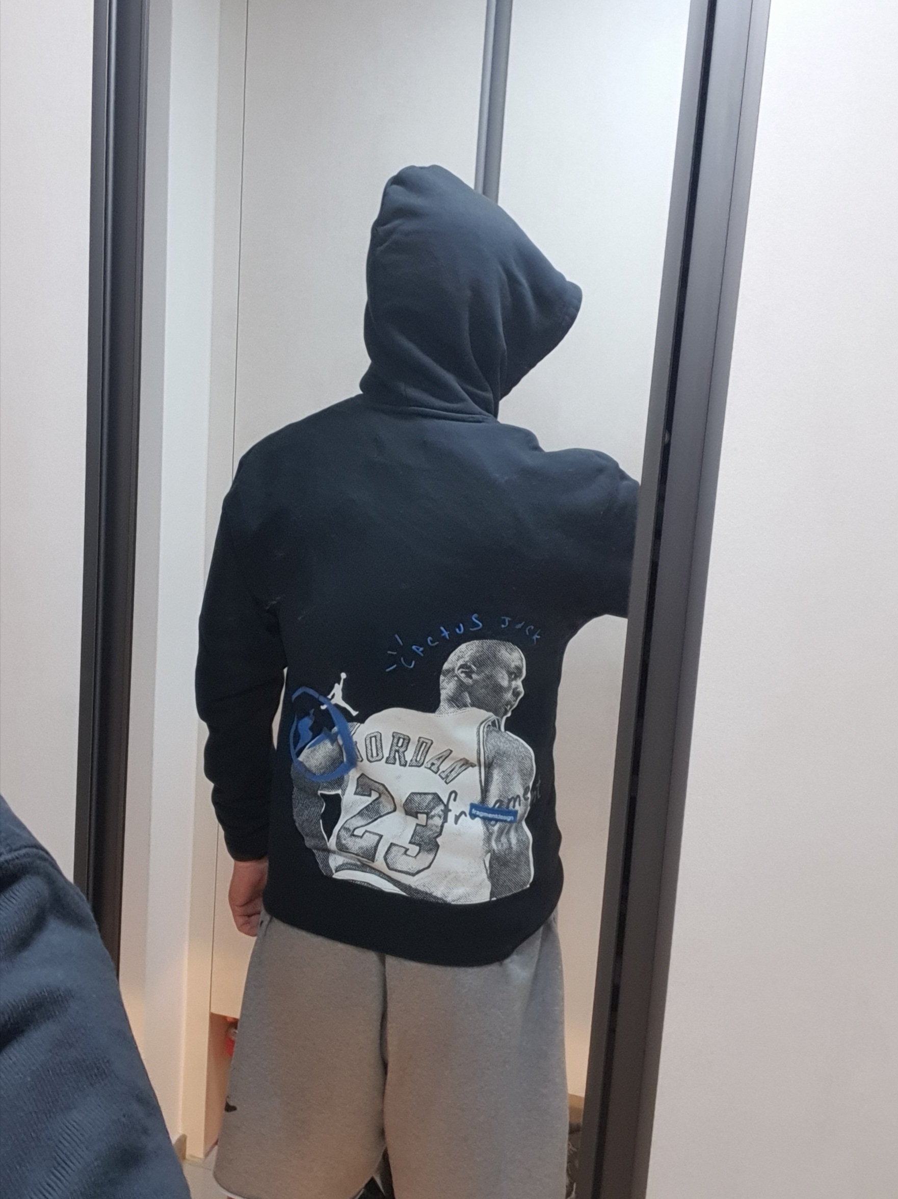 Jordan x Travis Scott x Fragment Hoodie Black (DJ0616-010) 착용 스타일 - 2