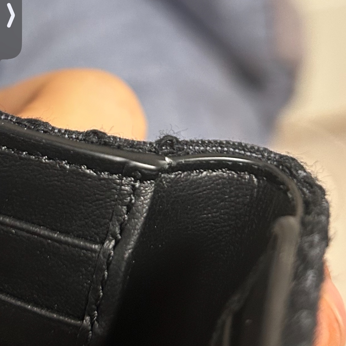 Dior Bi-Fold Card Holder Black Dior Oblique Jacquard 착용 스타일