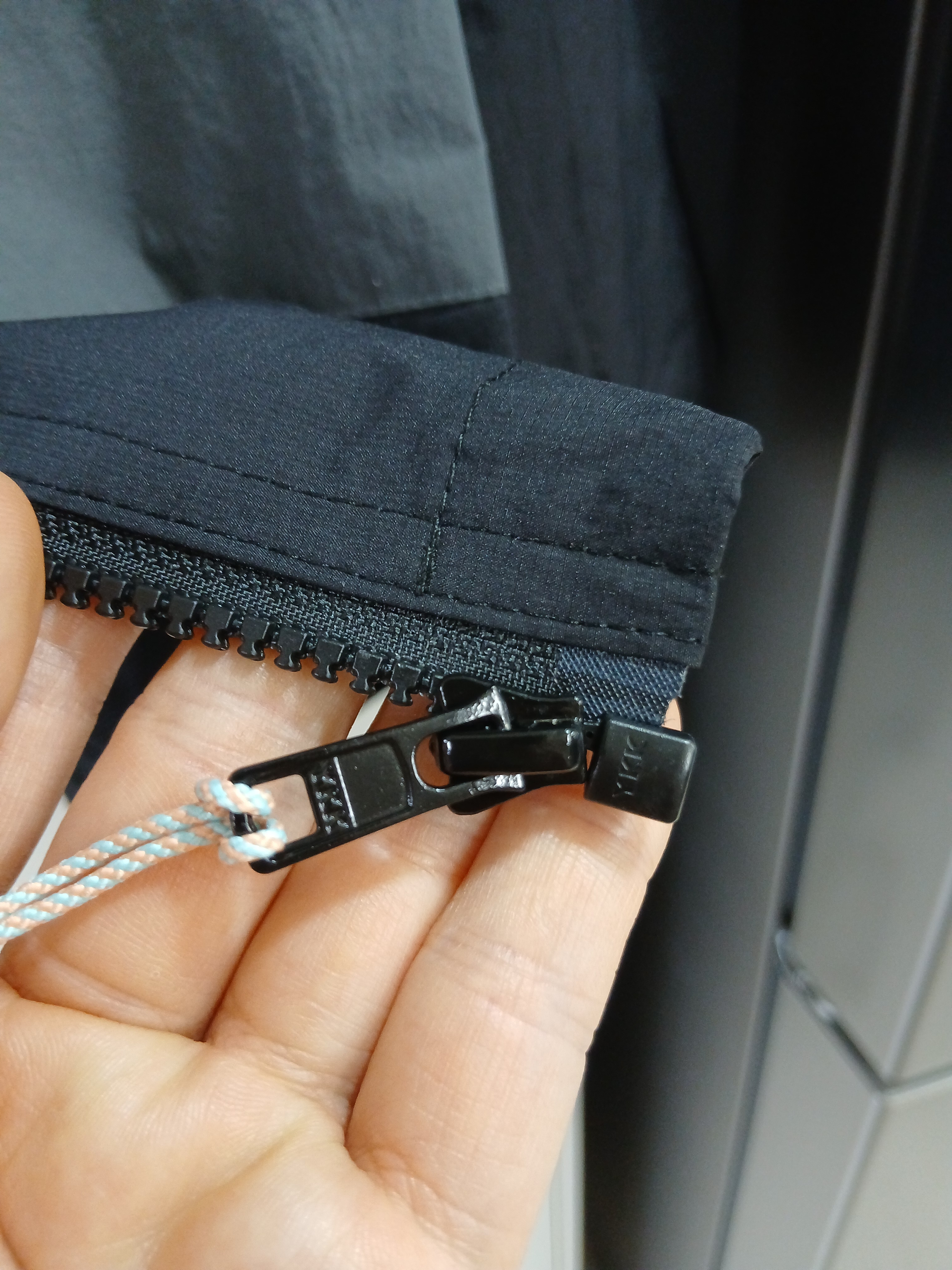 IAB Studio Wind Jacket Pack Black Silver 착용 스타일 - 6
