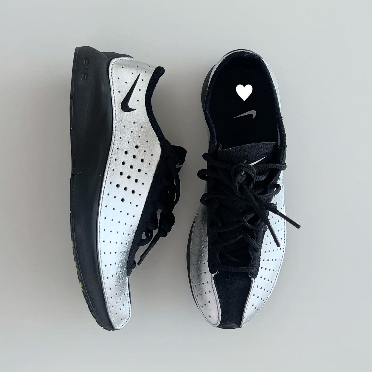 (W) Nike Air Superfly Metallic Silver and Black 착용 스타일 - 1