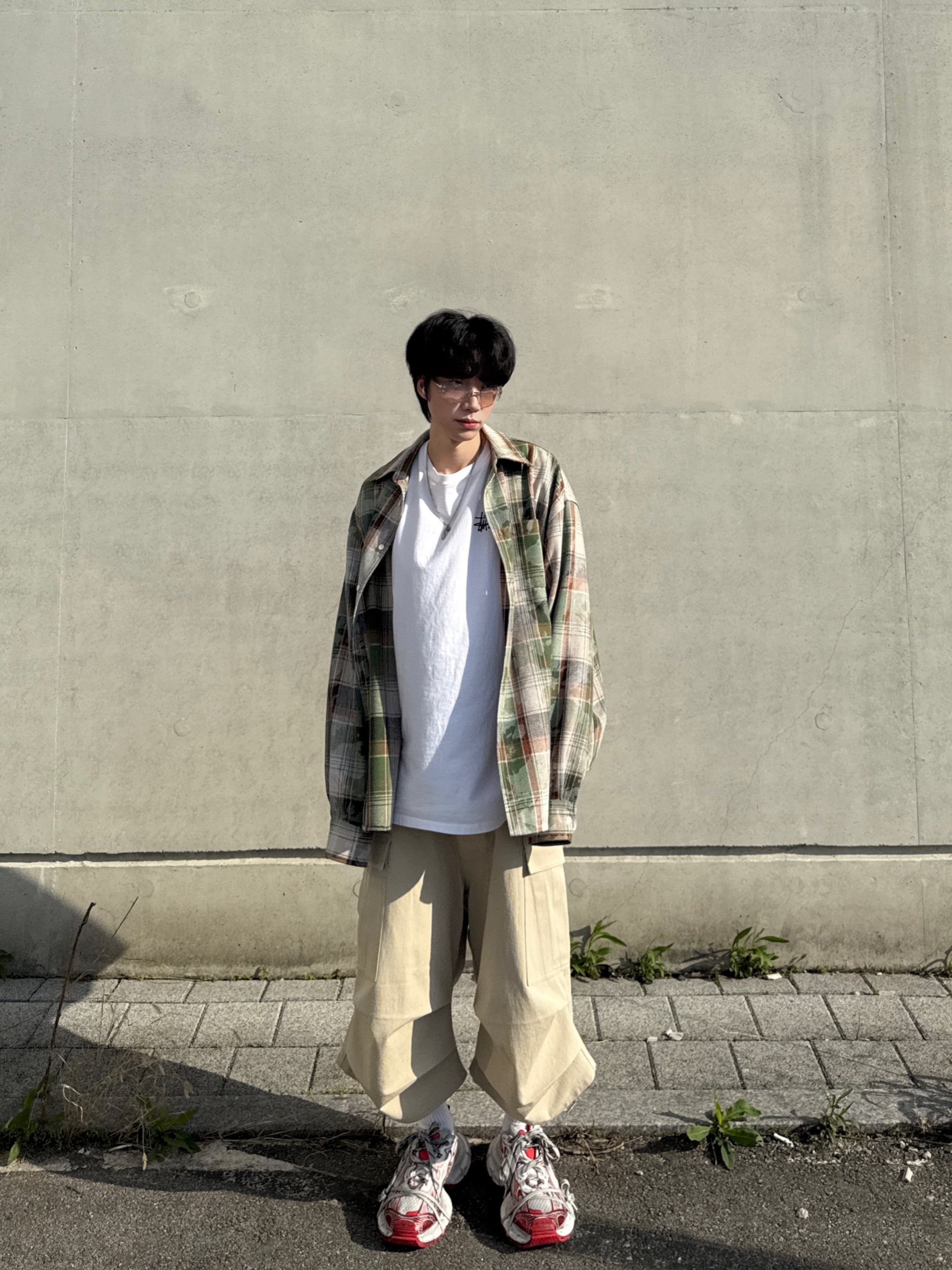 Balenciaga 3XL Sneakers White Red, MJD Oversized Check Shirt Vintage Green 착용 스타일 - 5