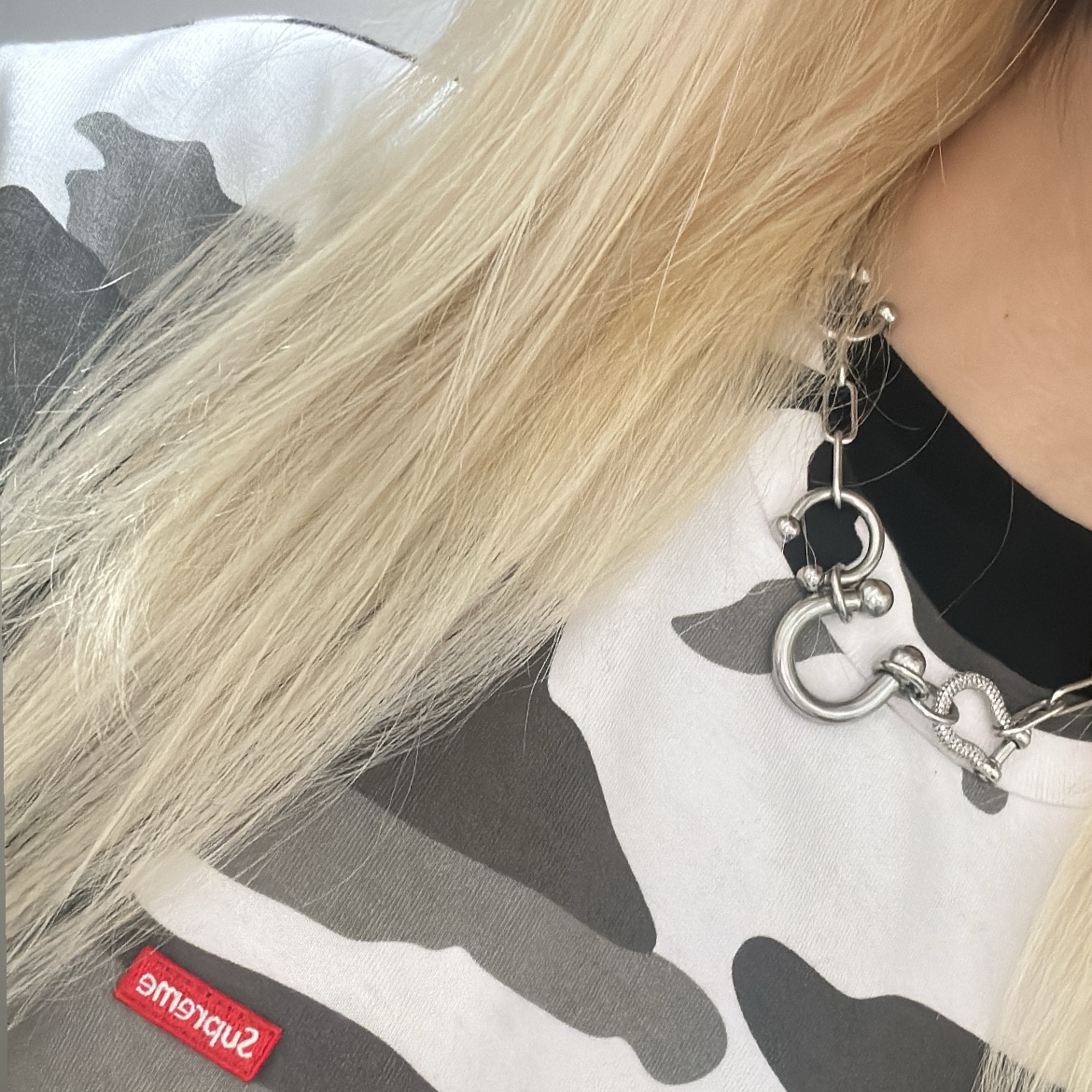 SANLI Shackle Twinkle Necklace 착용 스타일 - 3