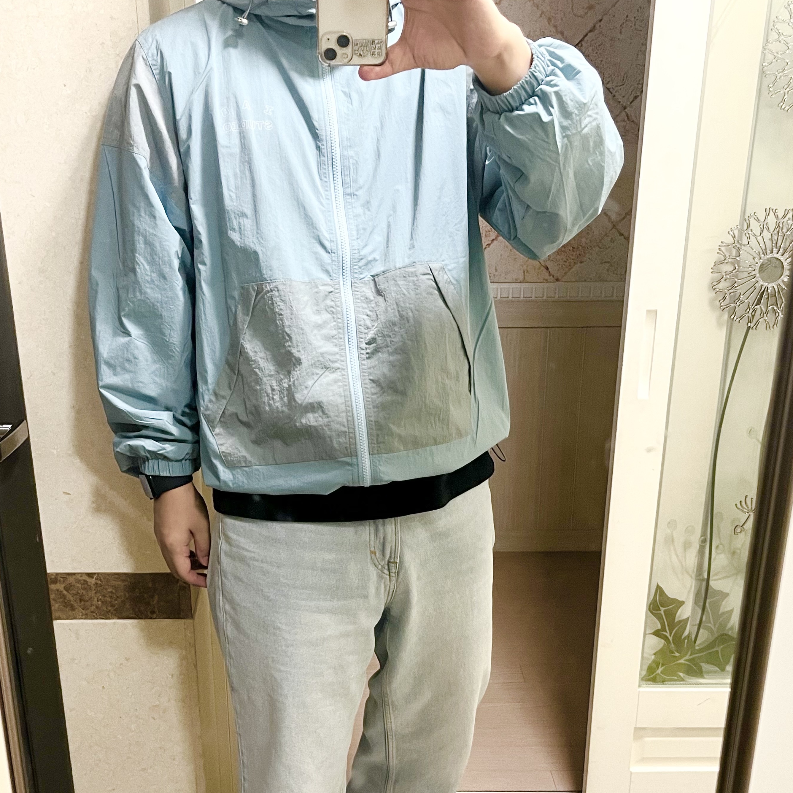 IAB Studio Wind Jacket Pack Sky Blue Silver 착용 스타일 - 2