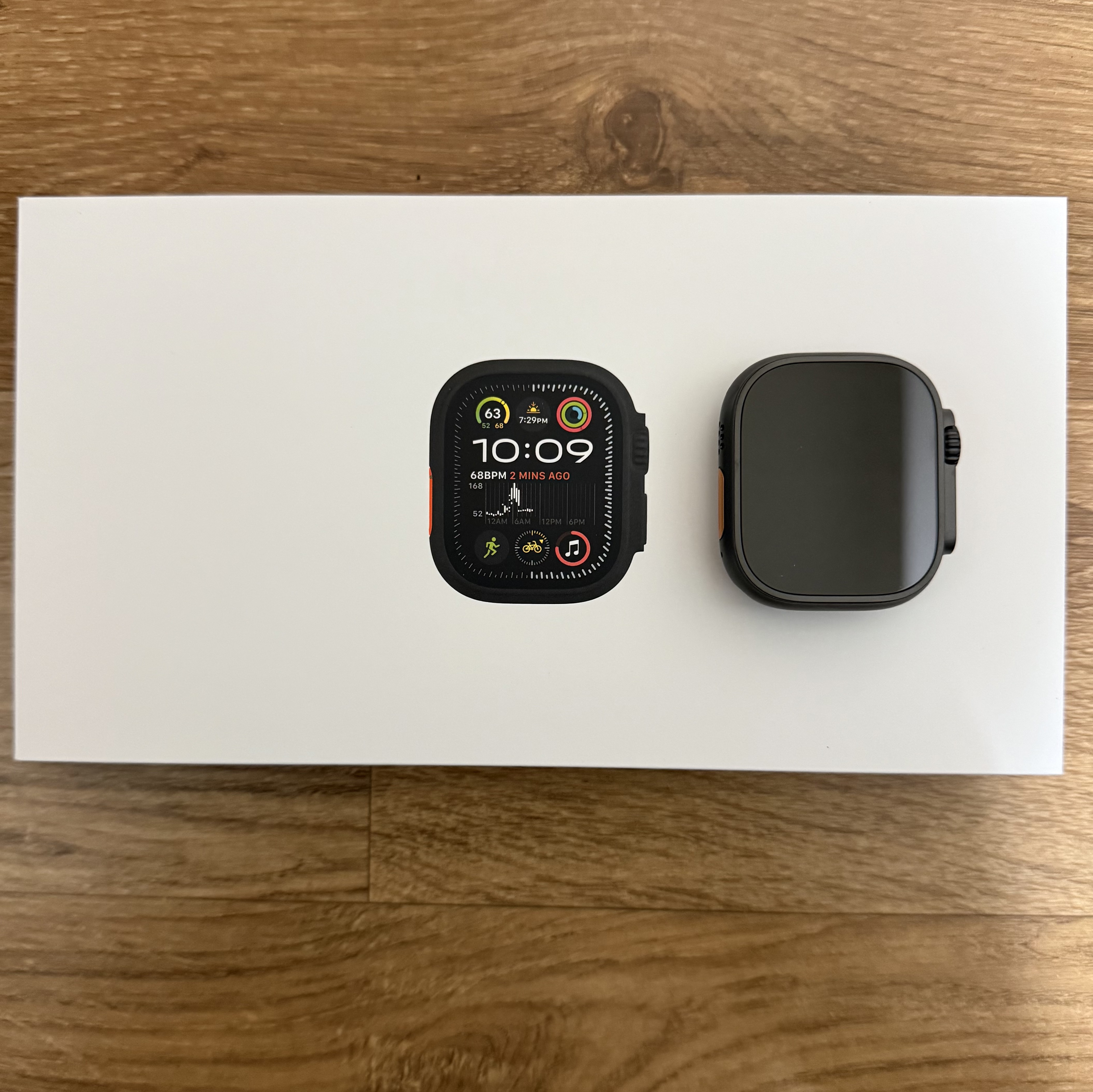 Apple Watch Ultra 2 49mm Black Titanium Case with Ocean Band Black (Korean Ver.) 착용 스타일 - 4