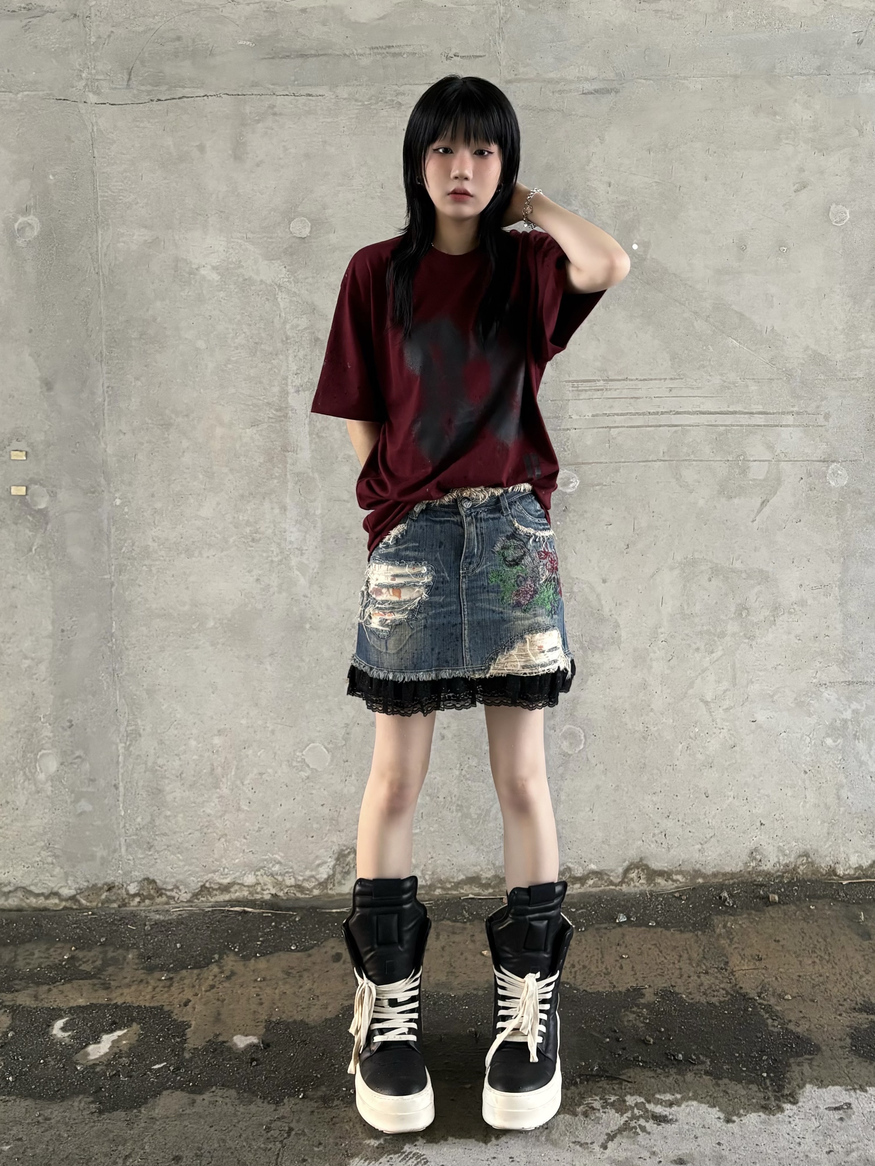 Rick Owens Hollywood Mega Bumper Geobasket in Full Grain Calf Leather Black Milk 착용 스타일 - 2