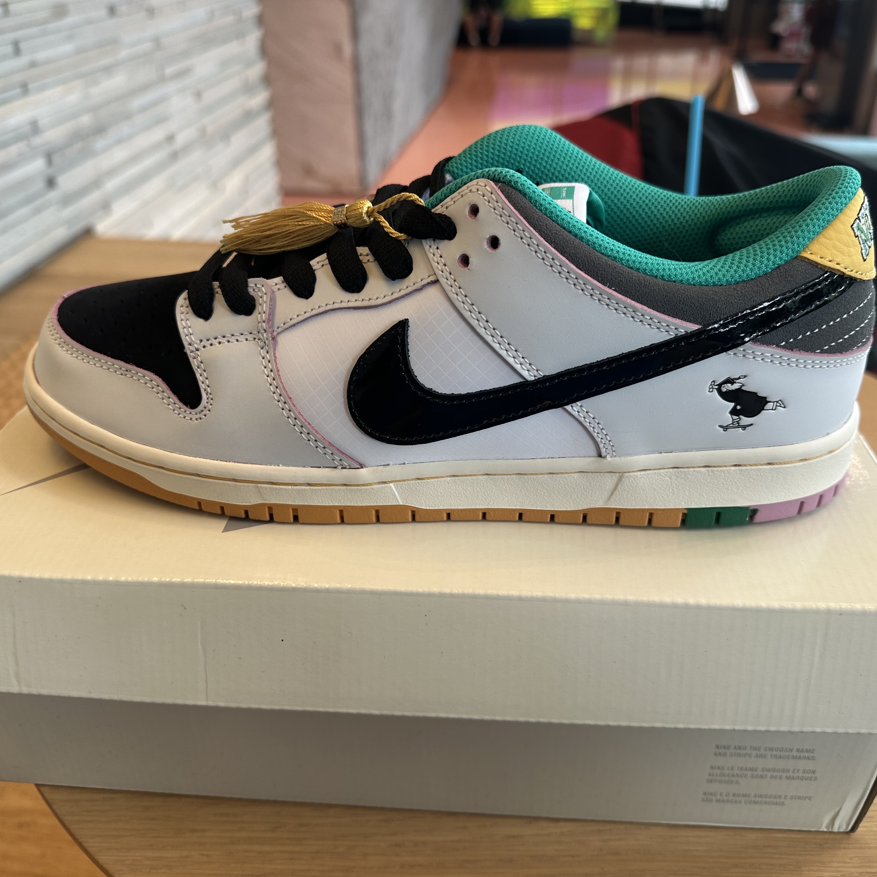 Nike x CSEF SB Dunk Low Pro White and Black 착용 스타일 - 1