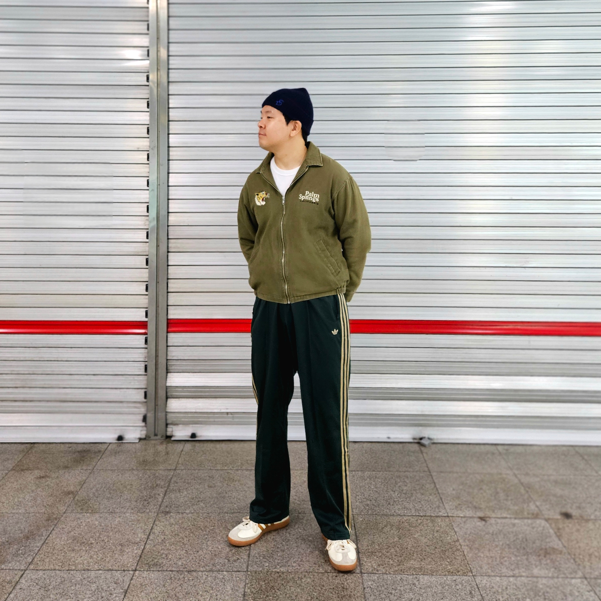 Adidas City Series Triest Cream White, Drake's Wool Cable Knit Cap Navy 착용 스타일 - 1